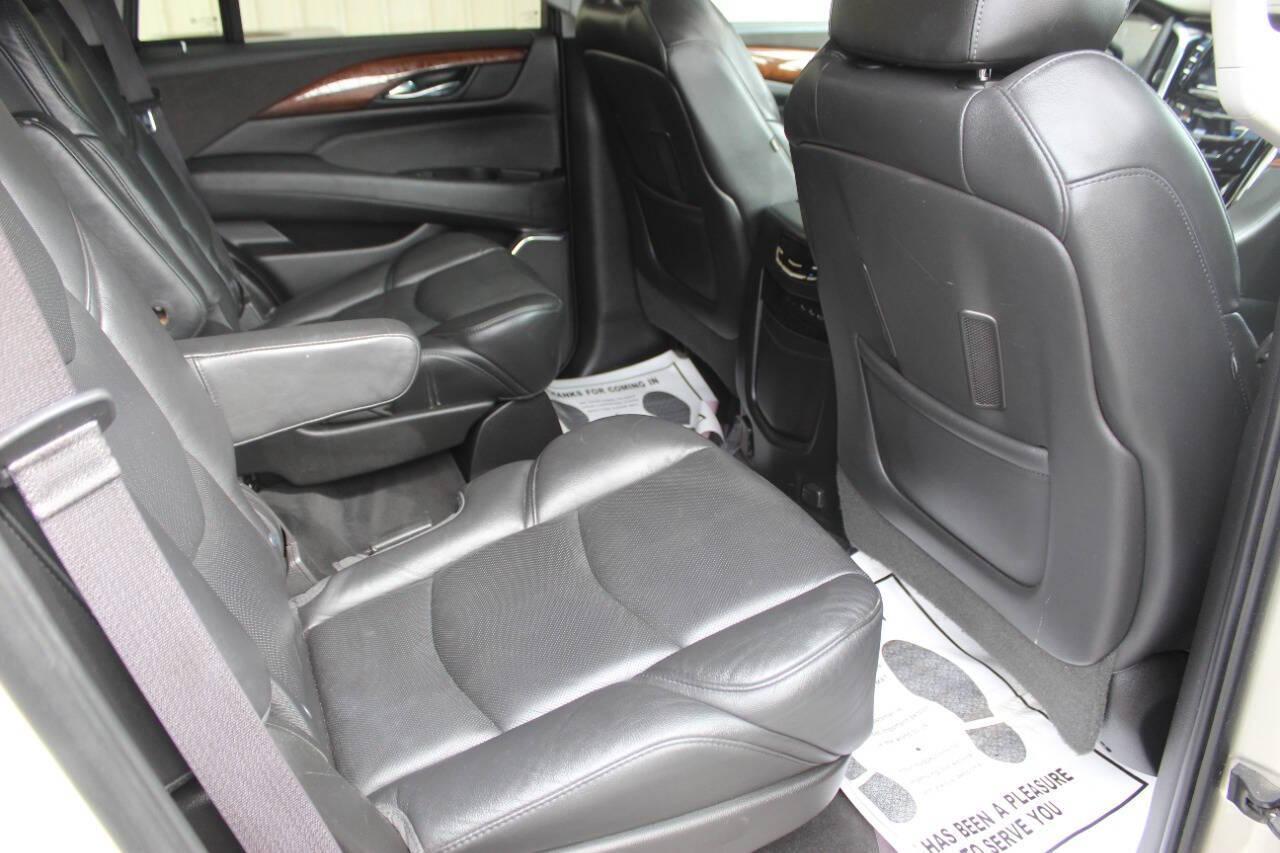 2017 Gray Cadillac Escalade Luxury 4WD (1GYS4BKJ7HR) with an 6.2L V8 OHV 16V FFV engine, 8A transmission, located at 4301 NW 39th , Oklahoma City, OK, 73112, (405) 949-5600, 35.512135, -97.598671 - NO DRIVERS LICENCE NO-FULL COVERAGE INSURANCE-NO CREDIT CHECK. COME ON OVER TO SUPERSPORTS AND TAKE A LOOK AND TEST DRIVE. PLEASE GIVE US A CALL AT (405) 949-5600. NO LICENSIA DE MANEJAR- NO SEGURO DE COBERTURA TOTAL- NO VERIFICACCION DE CREDITO. POR FAVOR VENGAN A SUPERSPORTS, ECHE UN - Photo#10