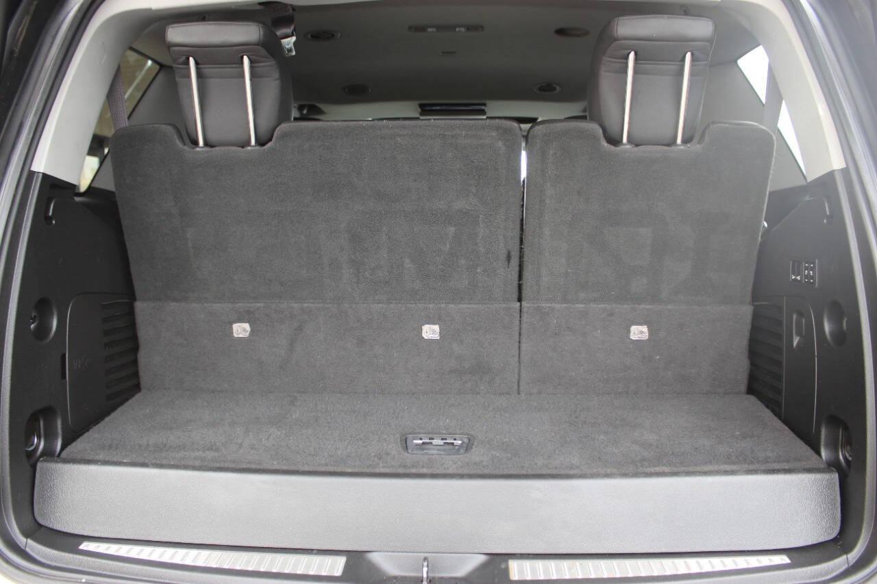 2017 Gray Cadillac Escalade Luxury 4WD (1GYS4BKJ7HR) with an 6.2L V8 OHV 16V FFV engine, 8A transmission, located at 4301 NW 39th , Oklahoma City, OK, 73112, (405) 949-5600, 35.512135, -97.598671 - NO DRIVERS LICENCE NO-FULL COVERAGE INSURANCE-NO CREDIT CHECK. COME ON OVER TO SUPERSPORTS AND TAKE A LOOK AND TEST DRIVE. PLEASE GIVE US A CALL AT (405) 949-5600. NO LICENSIA DE MANEJAR- NO SEGURO DE COBERTURA TOTAL- NO VERIFICACCION DE CREDITO. POR FAVOR VENGAN A SUPERSPORTS, ECHE UN - Photo#12