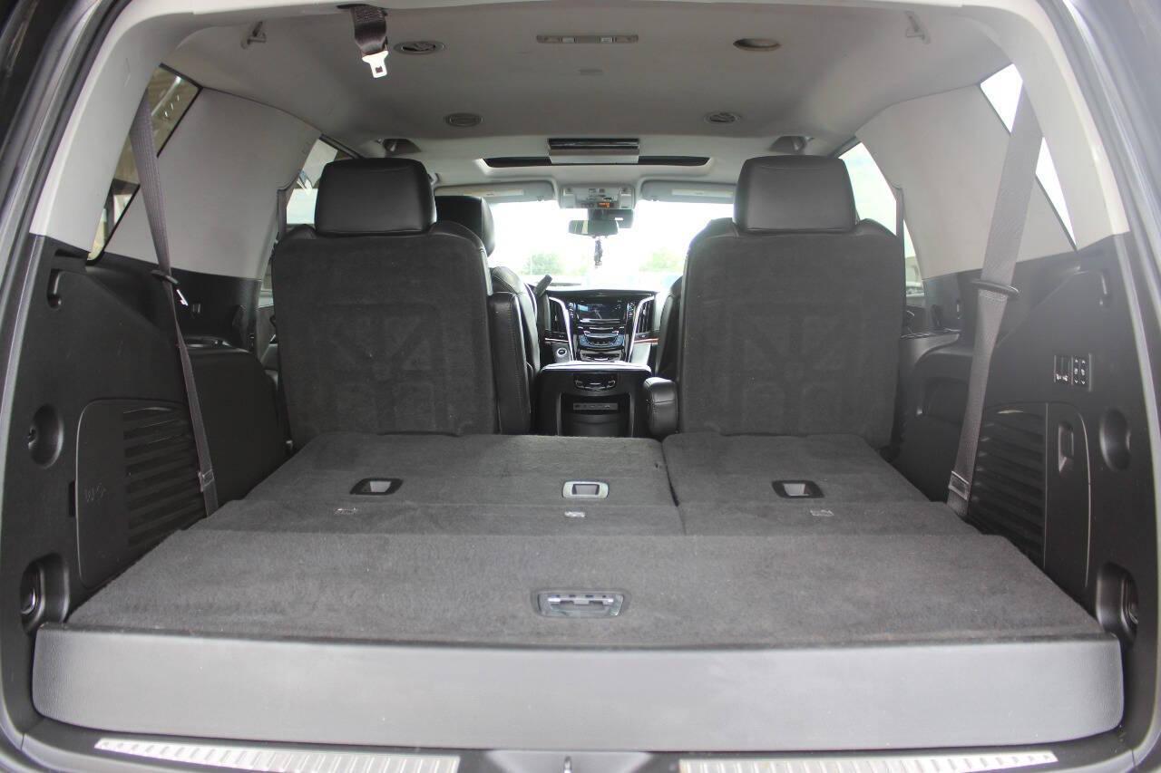 2017 Gray Cadillac Escalade Luxury 4WD (1GYS4BKJ7HR) with an 6.2L V8 OHV 16V FFV engine, 8A transmission, located at 4301 NW 39th , Oklahoma City, OK, 73112, (405) 949-5600, 35.512135, -97.598671 - NO DRIVERS LICENCE NO-FULL COVERAGE INSURANCE-NO CREDIT CHECK. COME ON OVER TO SUPERSPORTS AND TAKE A LOOK AND TEST DRIVE. PLEASE GIVE US A CALL AT (405) 949-5600. NO LICENSIA DE MANEJAR- NO SEGURO DE COBERTURA TOTAL- NO VERIFICACCION DE CREDITO. POR FAVOR VENGAN A SUPERSPORTS, ECHE UN - Photo#13