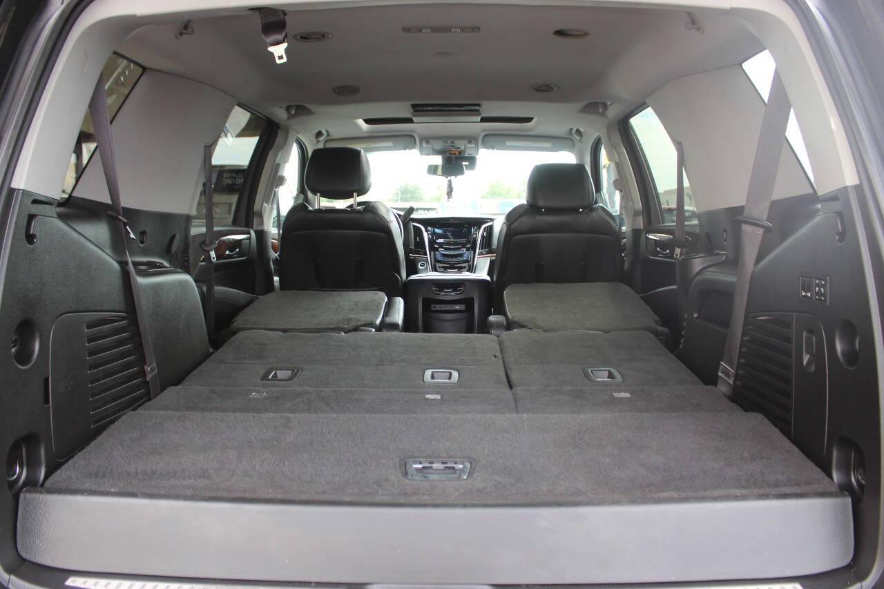 2017 Gray Cadillac Escalade Luxury 4WD (1GYS4BKJ7HR) with an 6.2L V8 OHV 16V FFV engine, 8A transmission, located at 4301 NW 39th , Oklahoma City, OK, 73112, (405) 949-5600, 35.512135, -97.598671 - NO DRIVERS LICENCE NO-FULL COVERAGE INSURANCE-NO CREDIT CHECK. COME ON OVER TO SUPERSPORTS AND TAKE A LOOK AND TEST DRIVE. PLEASE GIVE US A CALL AT (405) 949-5600. NO LICENSIA DE MANEJAR- NO SEGURO DE COBERTURA TOTAL- NO VERIFICACCION DE CREDITO. POR FAVOR VENGAN A SUPERSPORTS, ECHE UN - Photo#14