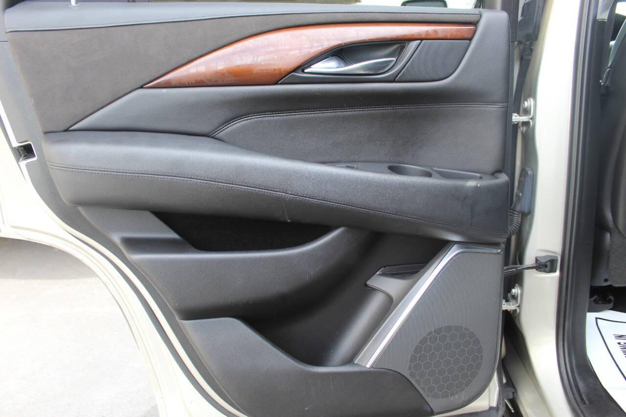 2017 Gray Cadillac Escalade Luxury 4WD (1GYS4BKJ7HR) with an 6.2L V8 OHV 16V FFV engine, 8A transmission, located at 4301 NW 39th , Oklahoma City, OK, 73112, (405) 949-5600, 35.512135, -97.598671 - NO DRIVERS LICENCE NO-FULL COVERAGE INSURANCE-NO CREDIT CHECK. COME ON OVER TO SUPERSPORTS AND TAKE A LOOK AND TEST DRIVE. PLEASE GIVE US A CALL AT (405) 949-5600. NO LICENSIA DE MANEJAR- NO SEGURO DE COBERTURA TOTAL- NO VERIFICACCION DE CREDITO. POR FAVOR VENGAN A SUPERSPORTS, ECHE UN - Photo#16