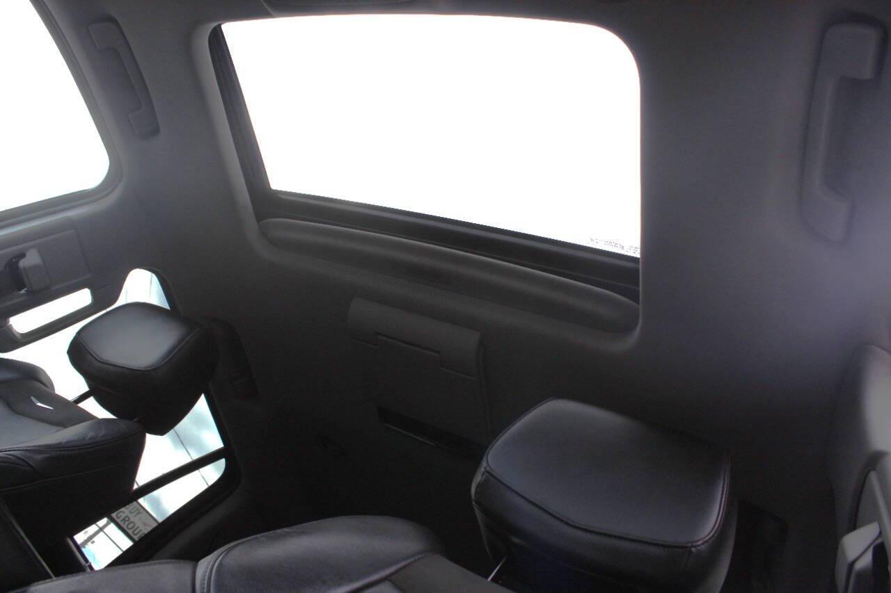 2017 Gray Cadillac Escalade Luxury 4WD (1GYS4BKJ7HR) with an 6.2L V8 OHV 16V FFV engine, 8A transmission, located at 4301 NW 39th , Oklahoma City, OK, 73112, (405) 949-5600, 35.512135, -97.598671 - NO DRIVERS LICENCE NO-FULL COVERAGE INSURANCE-NO CREDIT CHECK. COME ON OVER TO SUPERSPORTS AND TAKE A LOOK AND TEST DRIVE. PLEASE GIVE US A CALL AT (405) 949-5600. NO LICENSIA DE MANEJAR- NO SEGURO DE COBERTURA TOTAL- NO VERIFICACCION DE CREDITO. POR FAVOR VENGAN A SUPERSPORTS, ECHE UN - Photo#23