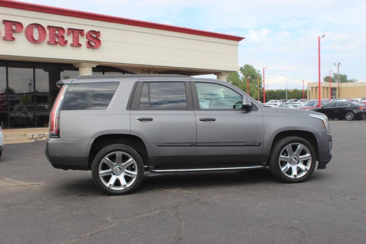 2017 Gray Cadillac Escalade Luxury 4WD (1GYS4BKJ7HR) with an 6.2L V8 OHV 16V FFV engine, 8A transmission, located at 4301 NW 39th , Oklahoma City, OK, 73112, (405) 949-5600, 35.512135, -97.598671 - NO DRIVERS LICENCE NO-FULL COVERAGE INSURANCE-NO CREDIT CHECK. COME ON OVER TO SUPERSPORTS AND TAKE A LOOK AND TEST DRIVE. PLEASE GIVE US A CALL AT (405) 949-5600. NO LICENSIA DE MANEJAR- NO SEGURO DE COBERTURA TOTAL- NO VERIFICACCION DE CREDITO. POR FAVOR VENGAN A SUPERSPORTS, ECHE UN - Photo#2