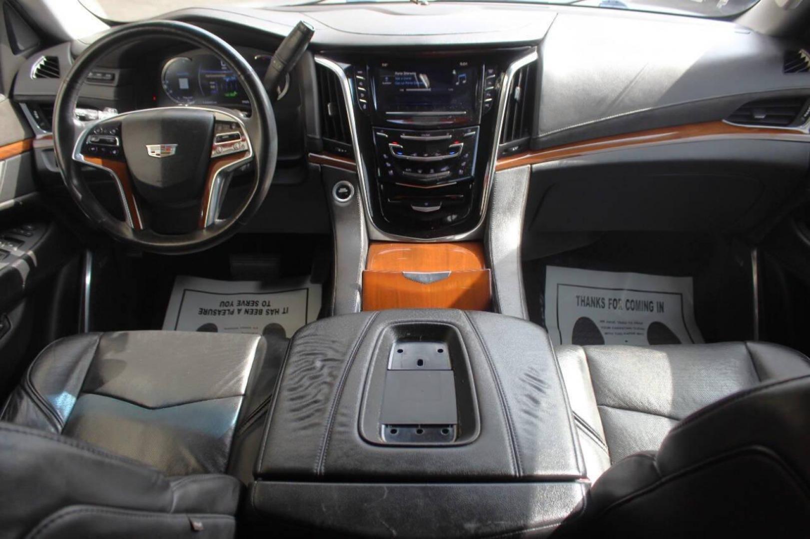 2017 Pewter Cadillac Escalade Luxury 4WD (1GYS4BKJ7HR) with an 6.2L V8 OHV 16V FFV engine, 8A transmission, located at 4301 NW 39th , Oklahoma City, OK, 73112, (405) 949-5600, 35.512135, -97.598671 - NO DRIVERS LICENCE NO-FULL COVERAGE INSURANCE-NO CREDIT CHECK. COME ON OVER TO SUPERSPORTS AND TAKE A LOOK AND TEST DRIVE. PLEASE GIVE US A CALL AT (405) 949-5600. NO LICENSIA DE MANEJAR- NO SEGURO DE COBERTURA TOTAL- NO VERIFICACCION DE CREDITO. POR FAVOR VENGAN A SUPERSPORTS, ECHE UN - Photo#20