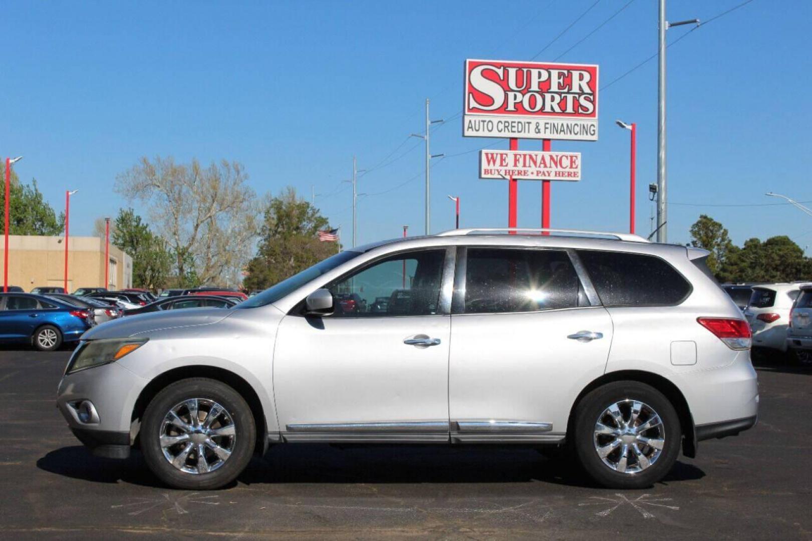 2013 Silver Nissan Pathfinder LE 2WD (5N1AR2MN4DC) with an 3.5L V6 DOHC 24V engine, Continuously Variable Transmission transmission, located at 4301 NW 39th , Oklahoma City, OK, 73112, (405) 949-5600, 35.512135, -97.598671 - NO DRIVERS LICENCE NO-FULL COVERAGE INSURANCE-NO CREDIT CHECK. COME ON OVER TO SUPERSPORTS AND TAKE A LOOK AND TEST DRIVE PLEASE GIVE US A CALL AT (405) 949-5600. NO LICENSIA DE MANEJAR- NO SEGURO DE COBERTURA TOTAL- NO VERIFICACCION DE CREDITO. POR FAVOR VENGAN A SUPERSPORTS, ECHE UN V - Photo#0