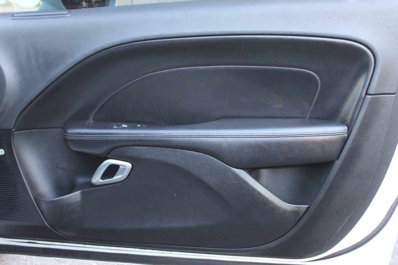 2017 White Dodge Challenger R/T Plus (2C3CDZBTXHH) with an 5.7L V8 OHV 16V engine, Automatic 8-Speed transmission, located at 4301 NW 39th , Oklahoma City, OK, 73112, (405) 949-5600, 35.512135, -97.598671 - Photo#9