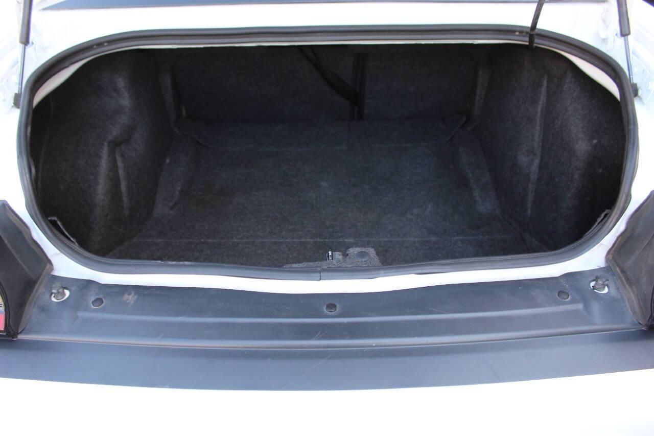 2017 White Dodge Challenger R/T Plus (2C3CDZBTXHH) with an 5.7L V8 OHV 16V engine, Automatic 8-Speed transmission, located at 4301 NW 39th , Oklahoma City, OK, 73112, (405) 949-5600, 35.512135, -97.598671 - Photo#11