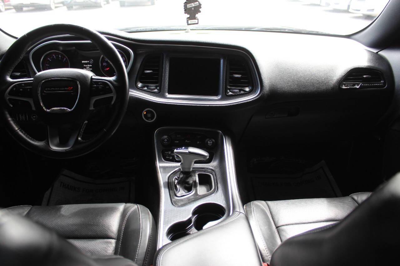 2017 White Dodge Challenger R/T Plus (2C3CDZBTXHH) with an 5.7L V8 OHV 16V engine, Automatic 8-Speed transmission, located at 4301 NW 39th , Oklahoma City, OK, 73112, (405) 949-5600, 35.512135, -97.598671 - Photo#15