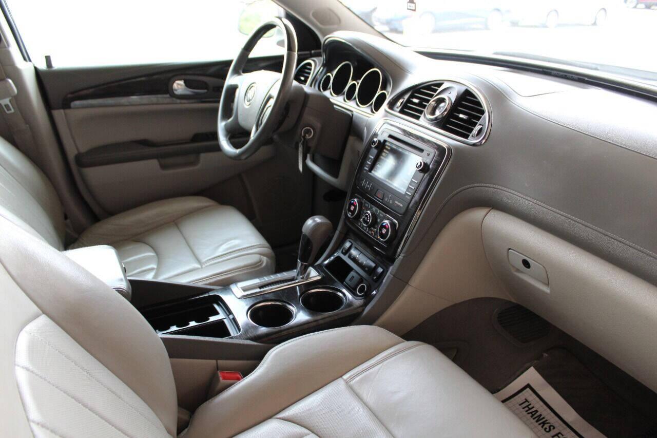 2016 White Buick Enclave Leather FWD (5GAKRBKD9GJ) with an 3.6L V6 3.6L V6 engine, Automatic 6-Speed transmission, located at 4301 NW 39th , Oklahoma City, OK, 73112, (405) 949-5600, 35.512135, -97.598671 - NO DRIVERS LICENCE NO - FULL COVERAGE INSURANCE-NO CREDIT CHECK. COME ON OVER TO SUPER SPORTS AND TAKE A LOOK AND TEST DRIVE PLEASE GIVE US A CALL AT (405) 949-5600. NO LICENCIA DE MANEJAR - NO SEGURO DE COBERTURA TOTAL - NO VERIFICACION DE CREDITO. POR FAVOR VENGAN A SUPERSPORTS, ECHE - Photo#8
