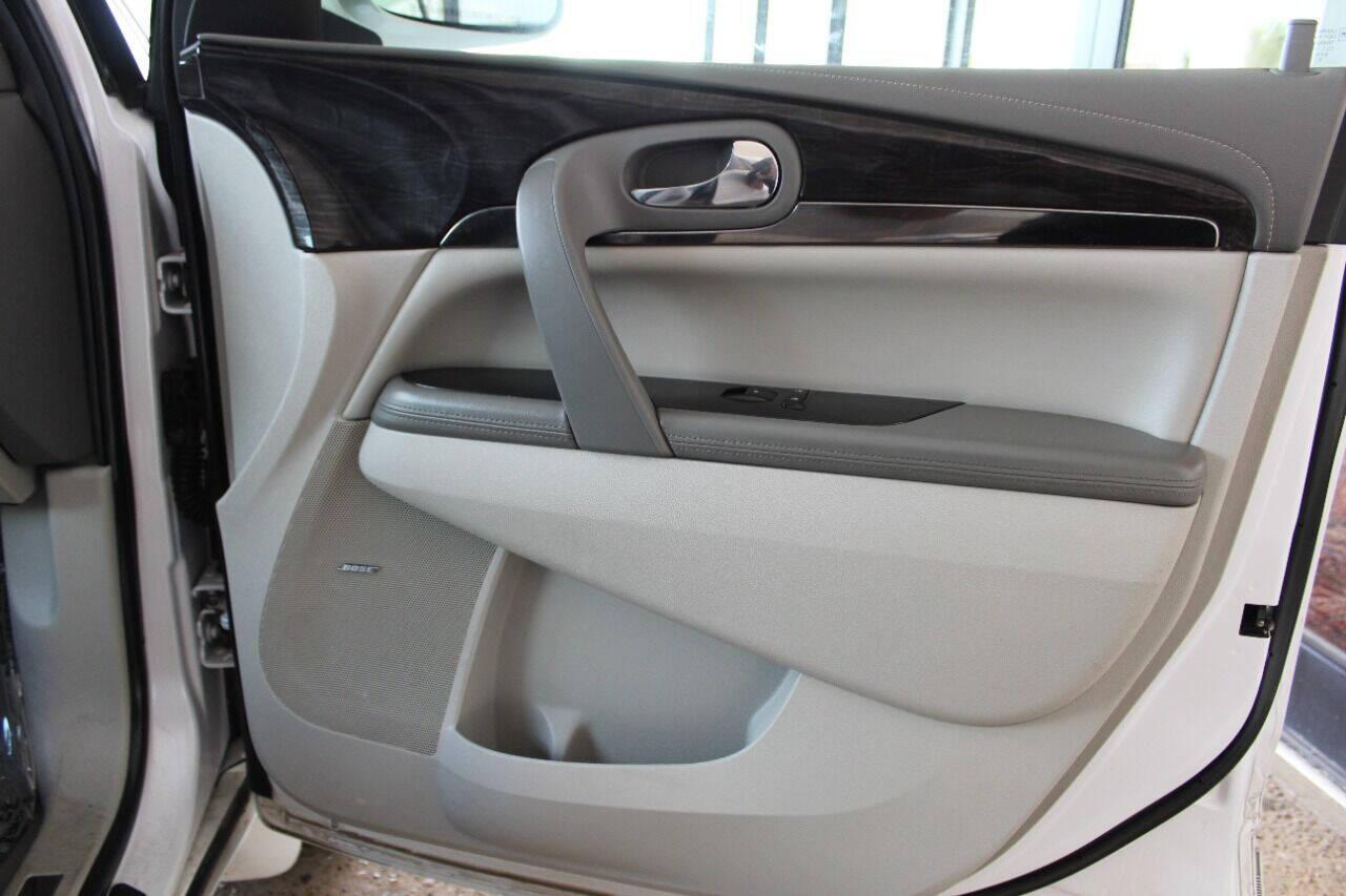 2016 White Buick Enclave Leather FWD (5GAKRBKD9GJ) with an 3.6L V6 3.6L V6 engine, Automatic 6-Speed transmission, located at 4301 NW 39th , Oklahoma City, OK, 73112, (405) 949-5600, 35.512135, -97.598671 - NO DRIVERS LICENCE NO - FULL COVERAGE INSURANCE-NO CREDIT CHECK. COME ON OVER TO SUPER SPORTS AND TAKE A LOOK AND TEST DRIVE PLEASE GIVE US A CALL AT (405) 949-5600. NO LICENCIA DE MANEJAR - NO SEGURO DE COBERTURA TOTAL - NO VERIFICACION DE CREDITO. POR FAVOR VENGAN A SUPERSPORTS, ECHE - Photo#9