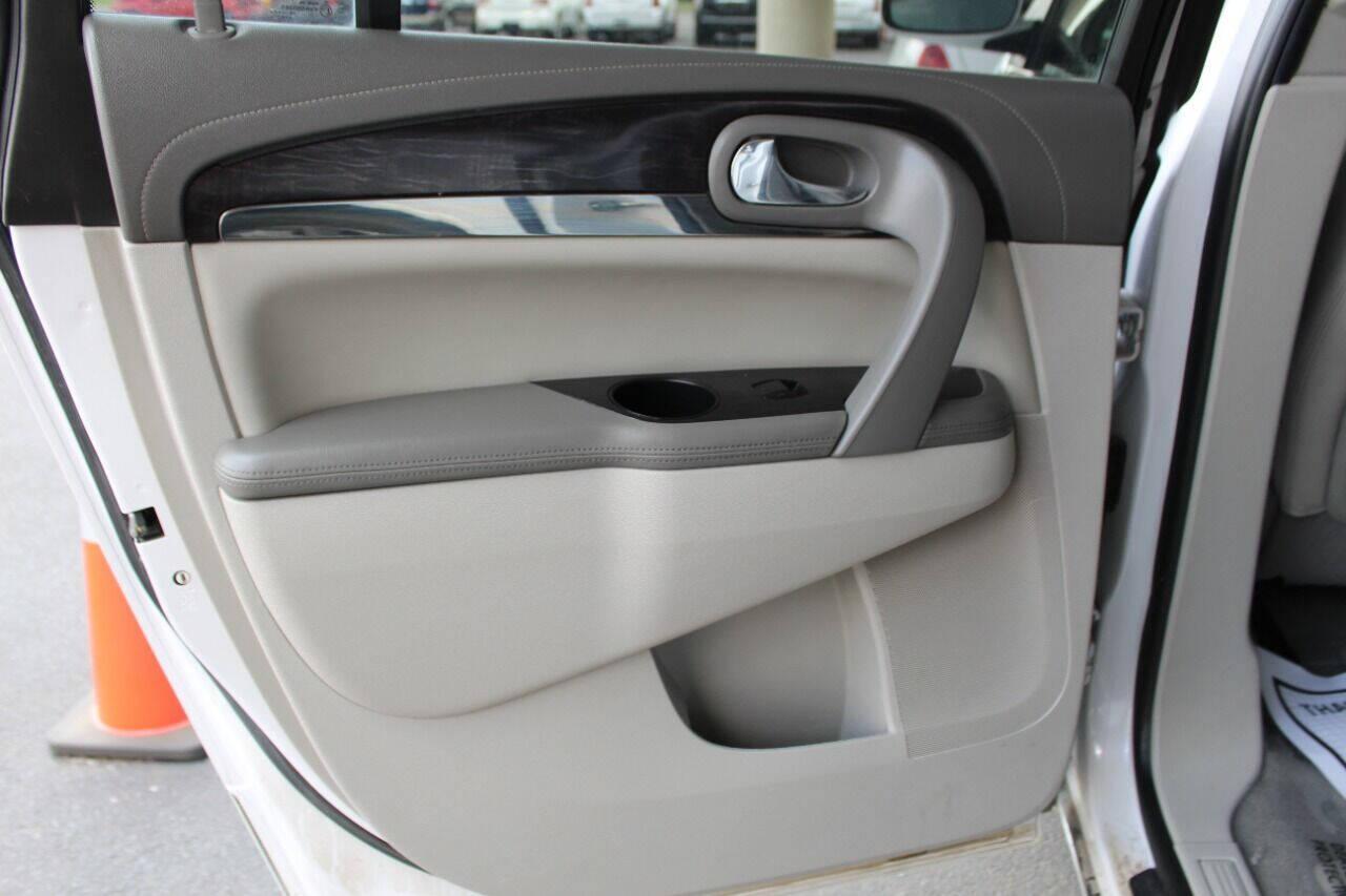 2016 White Buick Enclave Leather FWD (5GAKRBKD9GJ) with an 3.6L V6 3.6L V6 engine, Automatic 6-Speed transmission, located at 4301 NW 39th , Oklahoma City, OK, 73112, (405) 949-5600, 35.512135, -97.598671 - NO DRIVERS LICENCE NO - FULL COVERAGE INSURANCE-NO CREDIT CHECK. COME ON OVER TO SUPER SPORTS AND TAKE A LOOK AND TEST DRIVE PLEASE GIVE US A CALL AT (405) 949-5600. NO LICENCIA DE MANEJAR - NO SEGURO DE COBERTURA TOTAL - NO VERIFICACION DE CREDITO. POR FAVOR VENGAN A SUPERSPORTS, ECHE - Photo#17