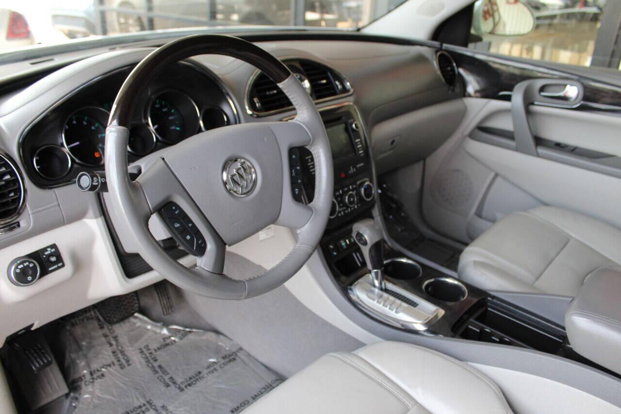 2016 White Buick Enclave Leather FWD (5GAKRBKD9GJ) with an 3.6L V6 3.6L V6 engine, Automatic 6-Speed transmission, located at 4301 NW 39th , Oklahoma City, OK, 73112, (405) 949-5600, 35.512135, -97.598671 - NO DRIVERS LICENCE NO - FULL COVERAGE INSURANCE-NO CREDIT CHECK. COME ON OVER TO SUPER SPORTS AND TAKE A LOOK AND TEST DRIVE PLEASE GIVE US A CALL AT (405) 949-5600. NO LICENCIA DE MANEJAR - NO SEGURO DE COBERTURA TOTAL - NO VERIFICACION DE CREDITO. POR FAVOR VENGAN A SUPERSPORTS, ECHE - Photo#18