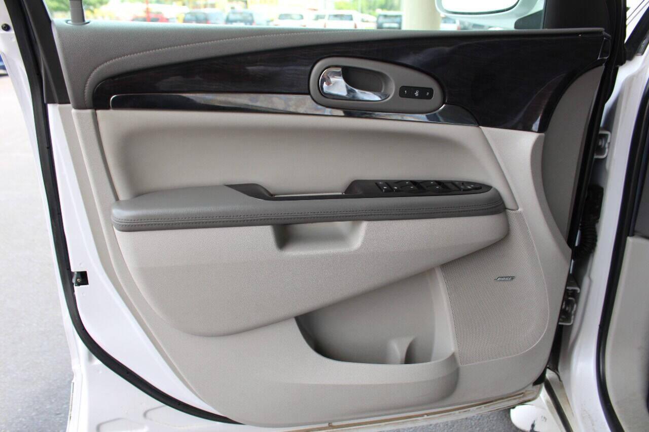 2016 White Buick Enclave Leather FWD (5GAKRBKD9GJ) with an 3.6L V6 3.6L V6 engine, Automatic 6-Speed transmission, located at 4301 NW 39th , Oklahoma City, OK, 73112, (405) 949-5600, 35.512135, -97.598671 - NO DRIVERS LICENCE NO - FULL COVERAGE INSURANCE-NO CREDIT CHECK. COME ON OVER TO SUPER SPORTS AND TAKE A LOOK AND TEST DRIVE PLEASE GIVE US A CALL AT (405) 949-5600. NO LICENCIA DE MANEJAR - NO SEGURO DE COBERTURA TOTAL - NO VERIFICACION DE CREDITO. POR FAVOR VENGAN A SUPERSPORTS, ECHE - Photo#19