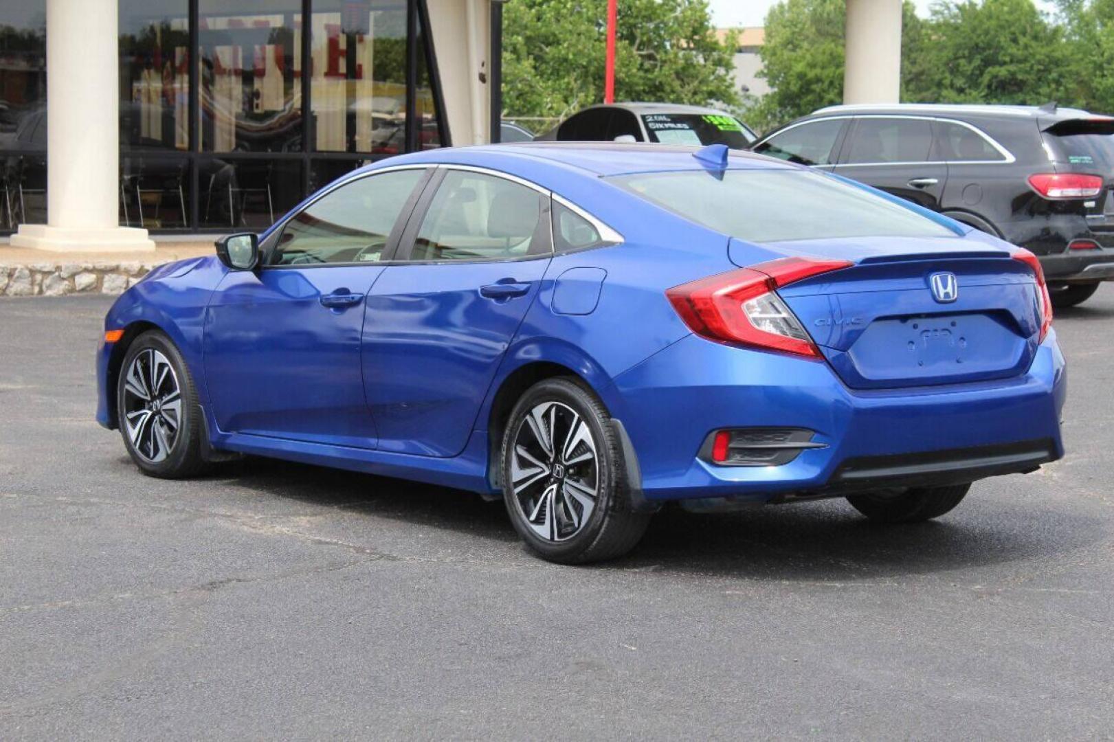 2018 Blue Honda Civic EX-T Sedan CVT (JHMFC1F3XJX) with an 1.5L L4 DOHC 16V TURBO engine, CVT transmission, located at 4301 NW 39th , Oklahoma City, OK, 73112, (405) 949-5600, 35.512135, -97.598671 - NO DRIVERS LICENCE NO-FULL COVERAGE INSURANCE-NO CREDIT CHECK. COME ON OVER TO SUPERSPORTS AND TAKE A LOOK AND TEST DRIVE. PLEASE GIVE US A CALL AT (405) 949-5600. NO LICENSIA DE MANEJAR- NO SEGURO DE COBERTURA TOTAL- NO VERIFICACCION DE CREDITO. POR FAVOR VENGAN A SUPERSPORTS, ECHE UN - Photo#5