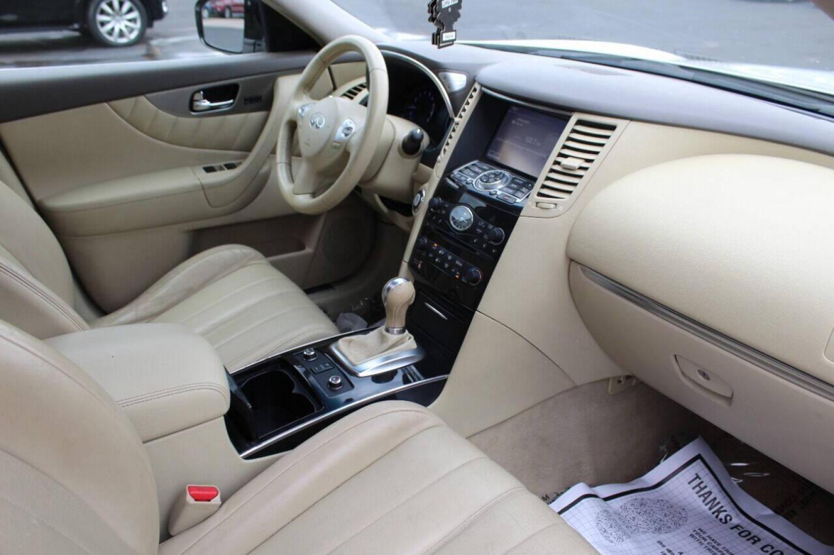 2015 White Infiniti QX70 Base (JN8CS1MU7FM) with an 3.7L V6 DOHC 24V engine, 7-Speed Automatic transmission, located at 4301 NW 39th , Oklahoma City, OK, 73112, (405) 949-5600, 35.512135, -97.598671 - NO DRIVERS LICENCE NO-FULL COVERAGE INSURANCE-NO CREDIT CHECK. COME ON OVER TO SUPERSPORTS AND TAKE A LOOK AND TEST DRIVE. PLEASE GIVE US A CALL AT (405) 949-5600. NO LICENSIA DE MANEJAR- NO SEGURO DE COBERTURA TOTAL- NO VERIFICACCION DE CREDITO. POR FAVOR VENGAN A SUPERSPORTS, ECHE UN - Photo#9