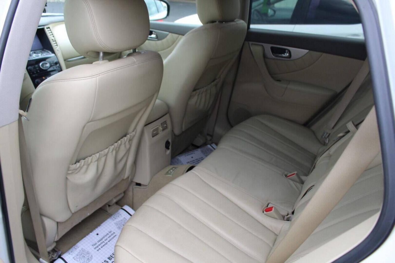 2015 White Infiniti QX70 Base (JN8CS1MU7FM) with an 3.7L V6 DOHC 24V engine, 7-Speed Automatic transmission, located at 4301 NW 39th , Oklahoma City, OK, 73112, (405) 949-5600, 35.512135, -97.598671 - NO DRIVERS LICENCE NO-FULL COVERAGE INSURANCE-NO CREDIT CHECK. COME ON OVER TO SUPERSPORTS AND TAKE A LOOK AND TEST DRIVE. PLEASE GIVE US A CALL AT (405) 949-5600. NO LICENSIA DE MANEJAR- NO SEGURO DE COBERTURA TOTAL- NO VERIFICACCION DE CREDITO. POR FAVOR VENGAN A SUPERSPORTS, ECHE UN - Photo#14