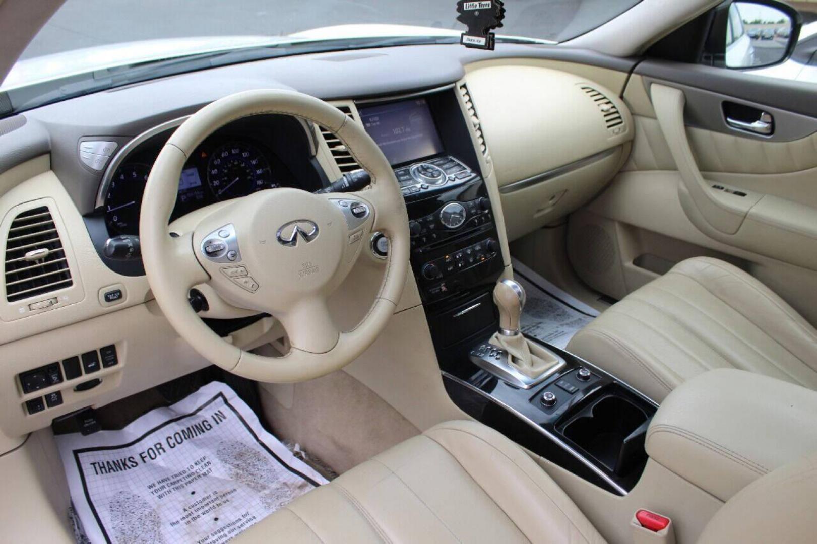 2015 White Infiniti QX70 Base (JN8CS1MU7FM) with an 3.7L V6 DOHC 24V engine, 7-Speed Automatic transmission, located at 4301 NW 39th , Oklahoma City, OK, 73112, (405) 949-5600, 35.512135, -97.598671 - NO DRIVERS LICENCE NO-FULL COVERAGE INSURANCE-NO CREDIT CHECK. COME ON OVER TO SUPERSPORTS AND TAKE A LOOK AND TEST DRIVE. PLEASE GIVE US A CALL AT (405) 949-5600. NO LICENSIA DE MANEJAR- NO SEGURO DE COBERTURA TOTAL- NO VERIFICACCION DE CREDITO. POR FAVOR VENGAN A SUPERSPORTS, ECHE UN - Photo#16
