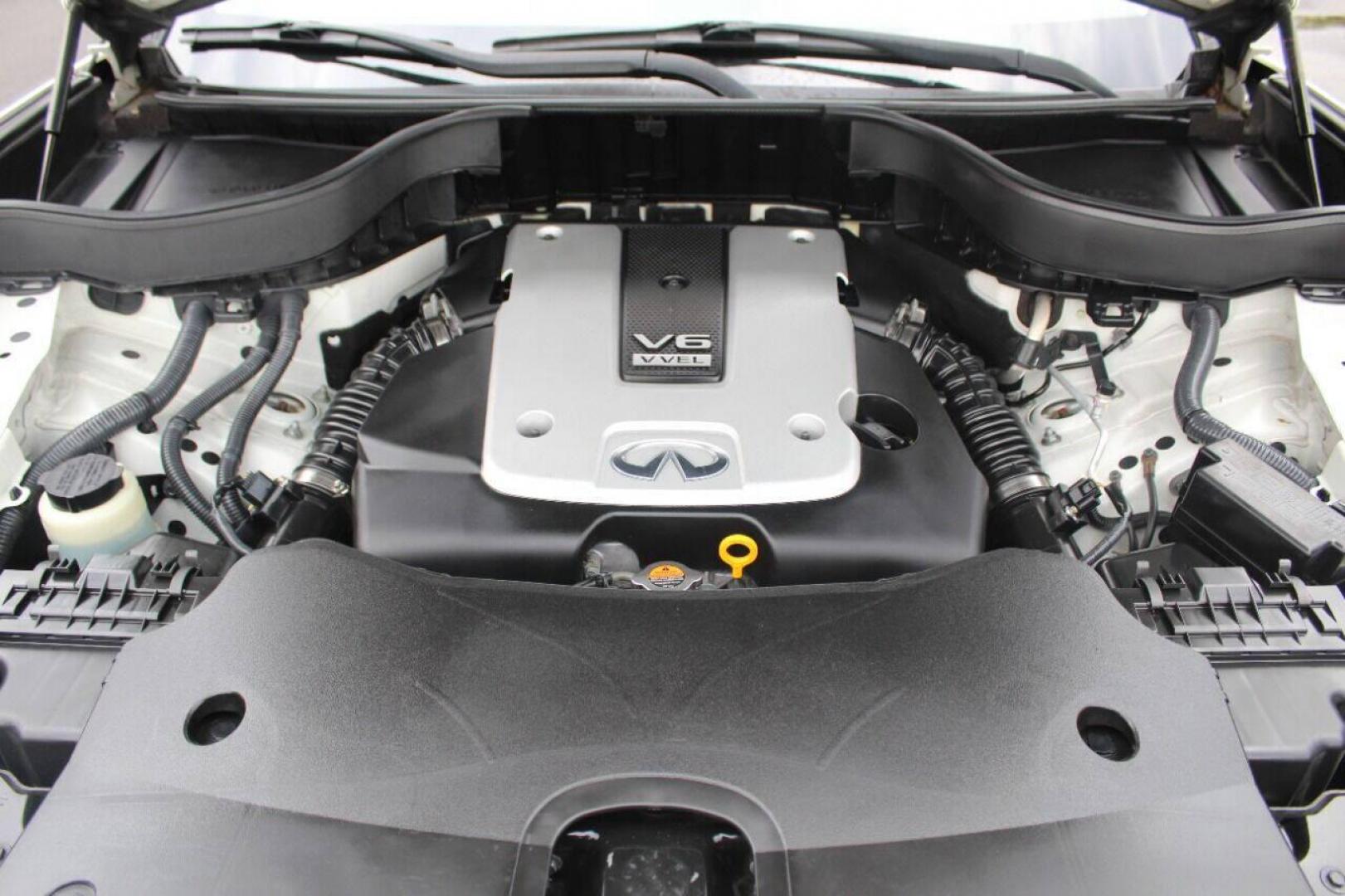 2015 White Infiniti QX70 Base (JN8CS1MU7FM) with an 3.7L V6 DOHC 24V engine, 7-Speed Automatic transmission, located at 4301 NW 39th , Oklahoma City, OK, 73112, (405) 949-5600, 35.512135, -97.598671 - NO DRIVERS LICENCE NO-FULL COVERAGE INSURANCE-NO CREDIT CHECK. COME ON OVER TO SUPERSPORTS AND TAKE A LOOK AND TEST DRIVE. PLEASE GIVE US A CALL AT (405) 949-5600. NO LICENSIA DE MANEJAR- NO SEGURO DE COBERTURA TOTAL- NO VERIFICACCION DE CREDITO. POR FAVOR VENGAN A SUPERSPORTS, ECHE UN - Photo#8