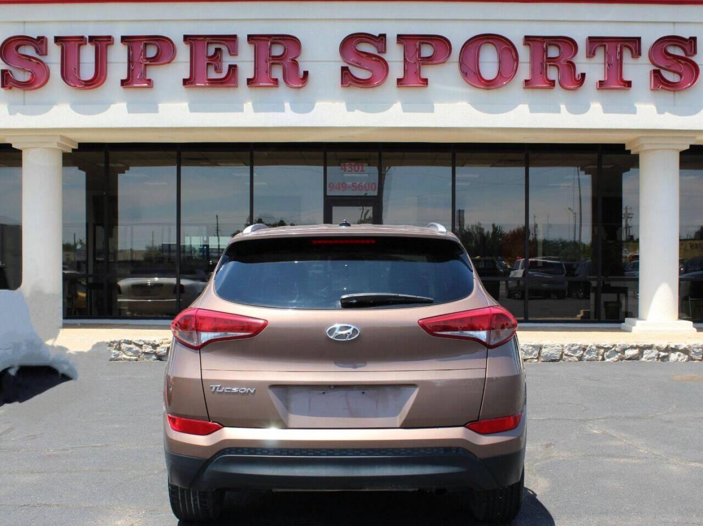 2017 Brown Hyundai Tucson SE w/Preferred Package (KM8J33A44HU) with an 2.0L L4 DOHC 16V engine, 6A transmission, located at 4301 NW 39th , Oklahoma City, OK, 73112, (405) 949-5600, 35.512135, -97.598671 - NO DRIVERS LICENCE NO-FULL COVERAGE INSURANCE-NO CREDIT CHECK. COME ON OVER TO SUPERSPORTS AND TAKE A LOOK AND TEST DRIVE. PLEASE GIVE US A CALL AT (405) 949-5600. NO LICENSIA DE MANEJAR- NO SEGURO DE COBERTURA TOTAL- NO VERIFICACCION DE CREDITO. POR FAVOR VENGAN A SUPERSPORTS, ECHE UN - Photo#16