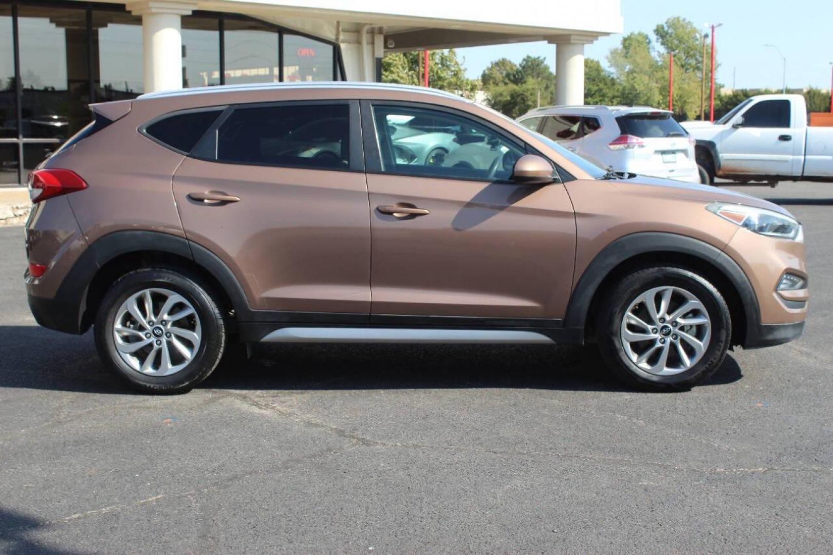 2017 Brown Hyundai Tucson SE w/Preferred Package (KM8J33A44HU) with an 2.0L L4 DOHC 16V engine, 6A transmission, located at 4301 NW 39th , Oklahoma City, OK, 73112, (405) 949-5600, 35.512135, -97.598671 - NO DRIVERS LICENCE NO-FULL COVERAGE INSURANCE-NO CREDIT CHECK. COME ON OVER TO SUPERSPORTS AND TAKE A LOOK AND TEST DRIVE. PLEASE GIVE US A CALL AT (405) 949-5600. NO LICENSIA DE MANEJAR- NO SEGURO DE COBERTURA TOTAL- NO VERIFICACCION DE CREDITO. POR FAVOR VENGAN A SUPERSPORTS, ECHE UN - Photo#1