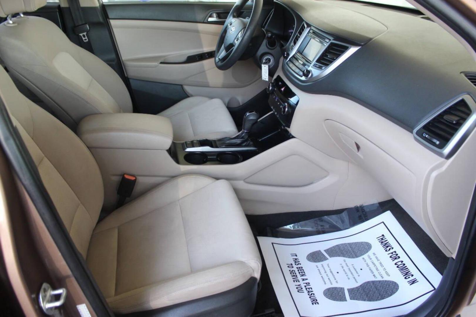 2017 Brown Hyundai Tucson SE w/Preferred Package (KM8J33A44HU) with an 2.0L L4 DOHC 16V engine, 6A transmission, located at 4301 NW 39th , Oklahoma City, OK, 73112, (405) 949-5600, 35.512135, -97.598671 - NO DRIVERS LICENCE NO-FULL COVERAGE INSURANCE-NO CREDIT CHECK. COME ON OVER TO SUPERSPORTS AND TAKE A LOOK AND TEST DRIVE. PLEASE GIVE US A CALL AT (405) 949-5600. NO LICENSIA DE MANEJAR- NO SEGURO DE COBERTURA TOTAL- NO VERIFICACCION DE CREDITO. POR FAVOR VENGAN A SUPERSPORTS, ECHE UN - Photo#8