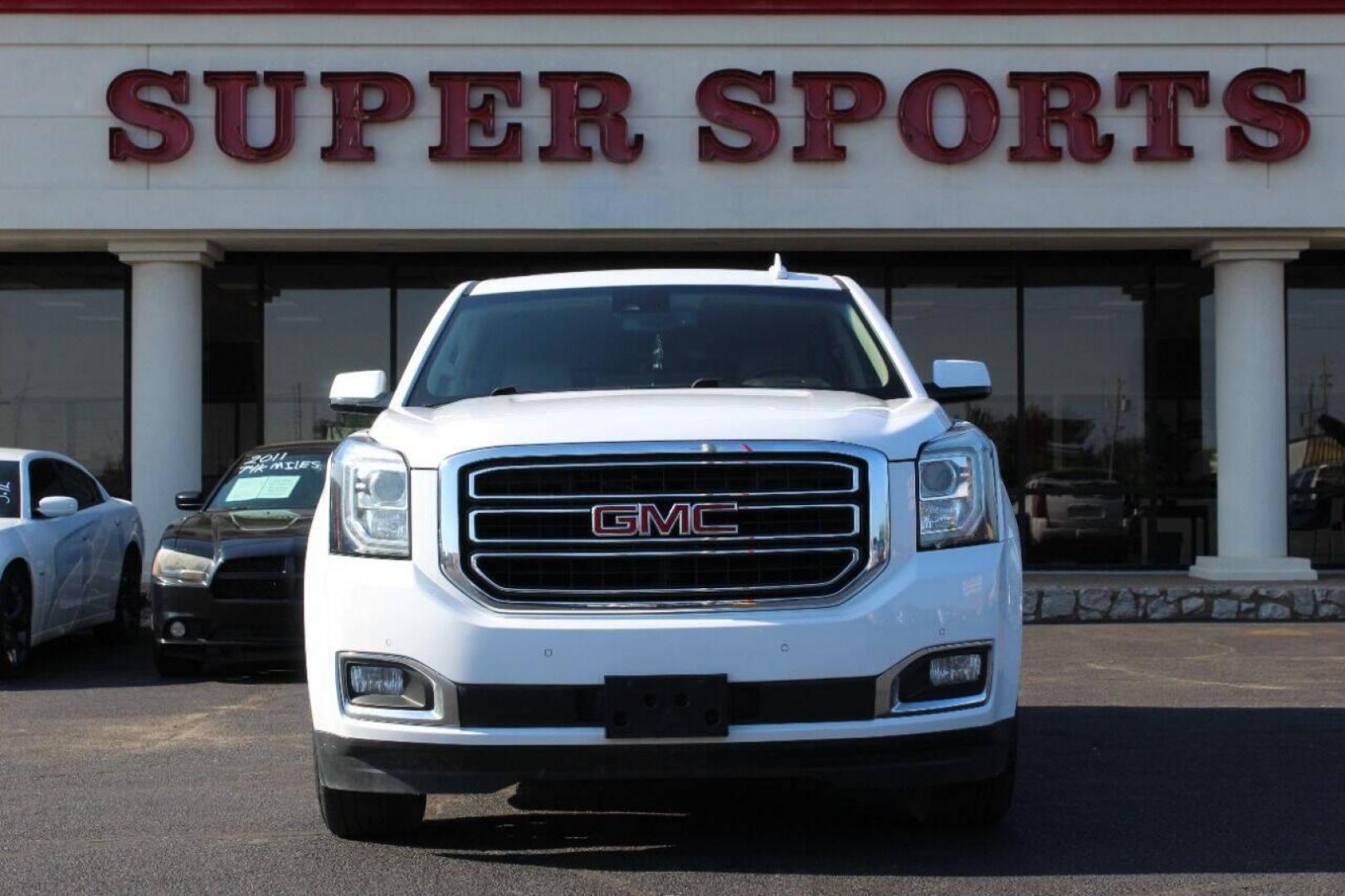 2019 White GMC Yukon XL SLT 2WD (1GKS1GKC3KR) with an 5.3L V8 OHV 16V engine, 6A transmission, located at 4301 NW 39th , Oklahoma City, OK, 73112, (405) 949-5600, 35.512135, -97.598671 - NO DRIVERS LICENCE NO-FULL COVERAGE INSURANCE-NO CREDIT CHECK. COME ON OVER TO SUPERSPORTS AND TAKE A LOOK AND TEST DRIVE. PLEASE GIVE US A CALL AT (405) 949-5600. NO LICENSIA DE MANEJAR- NO SEGURO DE COBERTURA TOTAL- NO VERIFICACCION DE CREDITO. POR FAVOR VENGAN A SUPERSPORTS, ECHE UN - Photo#2