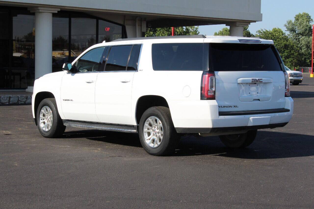 2019 White GMC Yukon XL SLT 2WD (1GKS1GKC3KR) with an 5.3L V8 5.3L V8 engine, Automatic 6-Speed transmission, located at 4301 NW 39th , Oklahoma City, OK, 73112, (405) 949-5600, 35.512135, -97.598671 - NO DRIVERS LICENCE NO-FULL COVERAGE INSURANCE-NO CREDIT CHECK. COME ON OVER TO SUPERSPORTS AND TAKE A LOOK AND TEST DRIVE. PLEASE GIVE US A CALL AT (405) 949-5600. NO LICENSIA DE MANEJAR- NO SEGURO DE COBERTURA TOTAL- NO VERIFICACCION DE CREDITO. POR FAVOR VENGAN A SUPERSPORTS, ECHE UN - Photo#4