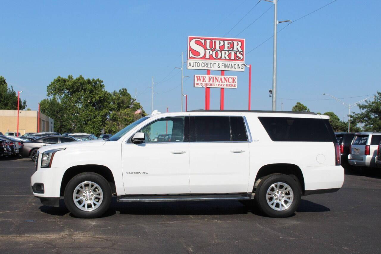 2019 White GMC Yukon XL SLT 2WD (1GKS1GKC3KR) with an 5.3L V8 5.3L V8 engine, Automatic 6-Speed transmission, located at 4301 NW 39th , Oklahoma City, OK, 73112, (405) 949-5600, 35.512135, -97.598671 - NO DRIVERS LICENCE NO-FULL COVERAGE INSURANCE-NO CREDIT CHECK. COME ON OVER TO SUPERSPORTS AND TAKE A LOOK AND TEST DRIVE. PLEASE GIVE US A CALL AT (405) 949-5600. NO LICENSIA DE MANEJAR- NO SEGURO DE COBERTURA TOTAL- NO VERIFICACCION DE CREDITO. POR FAVOR VENGAN A SUPERSPORTS, ECHE UN - Photo#5
