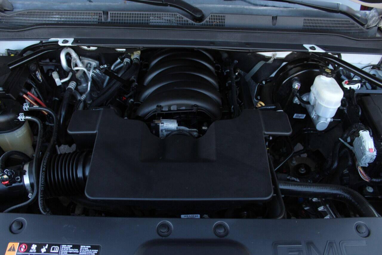 2019 White GMC Yukon XL SLT 2WD (1GKS1GKC3KR) with an 5.3L V8 5.3L V8 engine, Automatic 6-Speed transmission, located at 4301 NW 39th , Oklahoma City, OK, 73112, (405) 949-5600, 35.512135, -97.598671 - NO DRIVERS LICENCE NO-FULL COVERAGE INSURANCE-NO CREDIT CHECK. COME ON OVER TO SUPERSPORTS AND TAKE A LOOK AND TEST DRIVE. PLEASE GIVE US A CALL AT (405) 949-5600. NO LICENSIA DE MANEJAR- NO SEGURO DE COBERTURA TOTAL- NO VERIFICACCION DE CREDITO. POR FAVOR VENGAN A SUPERSPORTS, ECHE UN - Photo#6