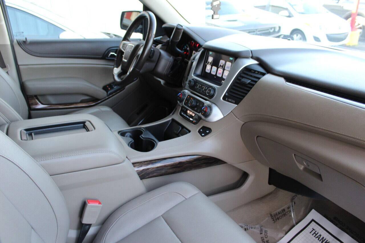 2019 White GMC Yukon XL SLT 2WD (1GKS1GKC3KR) with an 5.3L V8 5.3L V8 engine, Automatic 6-Speed transmission, located at 4301 NW 39th , Oklahoma City, OK, 73112, (405) 949-5600, 35.512135, -97.598671 - NO DRIVERS LICENCE NO-FULL COVERAGE INSURANCE-NO CREDIT CHECK. COME ON OVER TO SUPERSPORTS AND TAKE A LOOK AND TEST DRIVE. PLEASE GIVE US A CALL AT (405) 949-5600. NO LICENSIA DE MANEJAR- NO SEGURO DE COBERTURA TOTAL- NO VERIFICACCION DE CREDITO. POR FAVOR VENGAN A SUPERSPORTS, ECHE UN - Photo#7