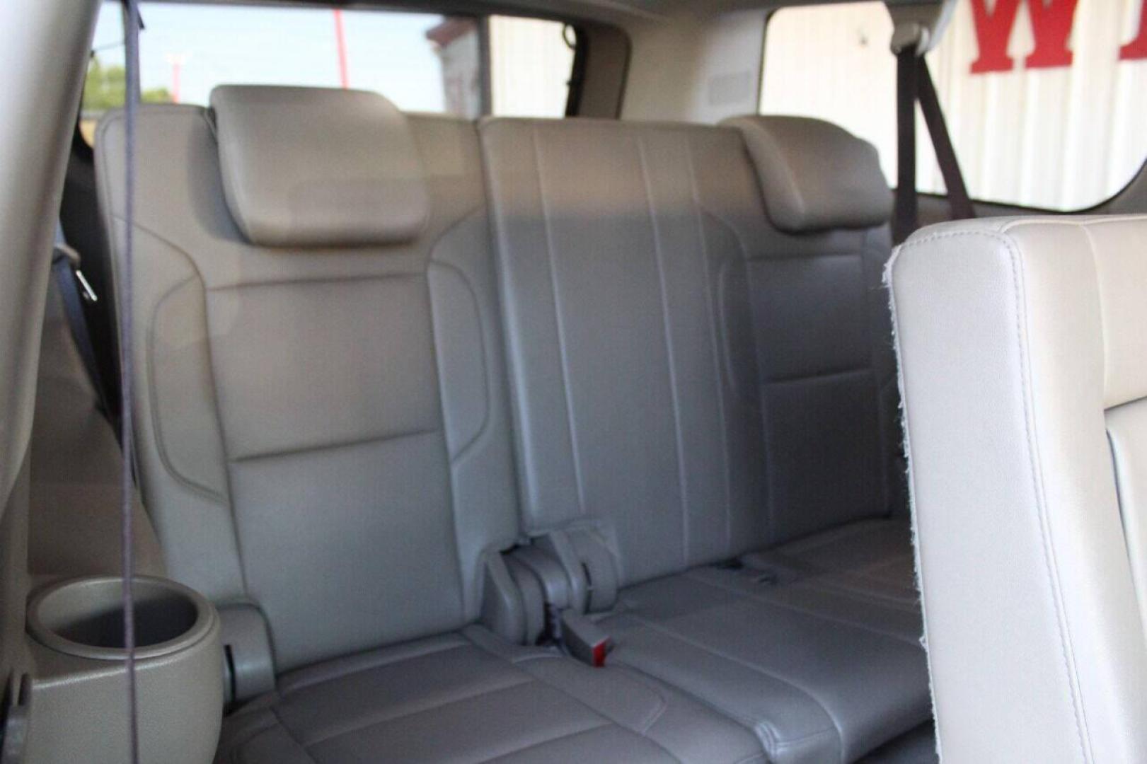 2019 White GMC Yukon XL SLT 2WD (1GKS1GKC3KR) with an 5.3L V8 5.3L V8 engine, Automatic 6-Speed transmission, located at 4301 NW 39th , Oklahoma City, OK, 73112, (405) 949-5600, 35.512135, -97.598671 - NO DRIVERS LICENCE NO-FULL COVERAGE INSURANCE-NO CREDIT CHECK. COME ON OVER TO SUPERSPORTS AND TAKE A LOOK AND TEST DRIVE. PLEASE GIVE US A CALL AT (405) 949-5600. NO LICENSIA DE MANEJAR- NO SEGURO DE COBERTURA TOTAL- NO VERIFICACCION DE CREDITO. POR FAVOR VENGAN A SUPERSPORTS, ECHE UN - Photo#11