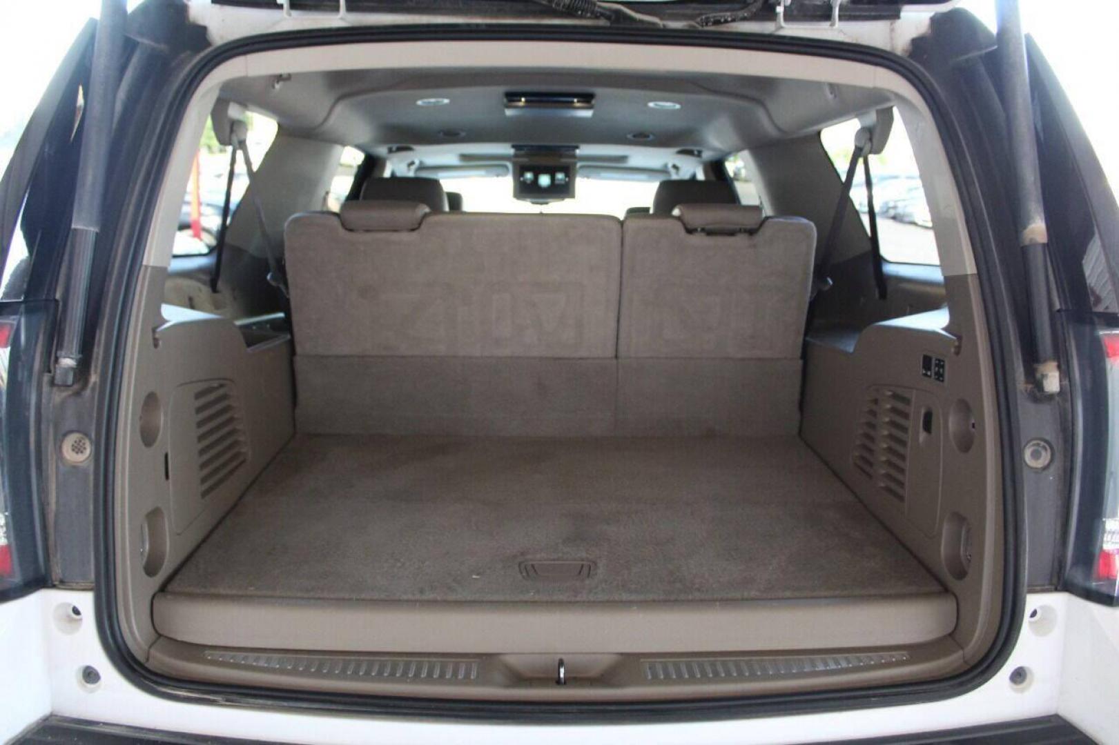 2019 White GMC Yukon XL SLT 2WD (1GKS1GKC3KR) with an 5.3L V8 5.3L V8 engine, Automatic 6-Speed transmission, located at 4301 NW 39th , Oklahoma City, OK, 73112, (405) 949-5600, 35.512135, -97.598671 - NO DRIVERS LICENCE NO-FULL COVERAGE INSURANCE-NO CREDIT CHECK. COME ON OVER TO SUPERSPORTS AND TAKE A LOOK AND TEST DRIVE. PLEASE GIVE US A CALL AT (405) 949-5600. NO LICENSIA DE MANEJAR- NO SEGURO DE COBERTURA TOTAL- NO VERIFICACCION DE CREDITO. POR FAVOR VENGAN A SUPERSPORTS, ECHE UN - Photo#12