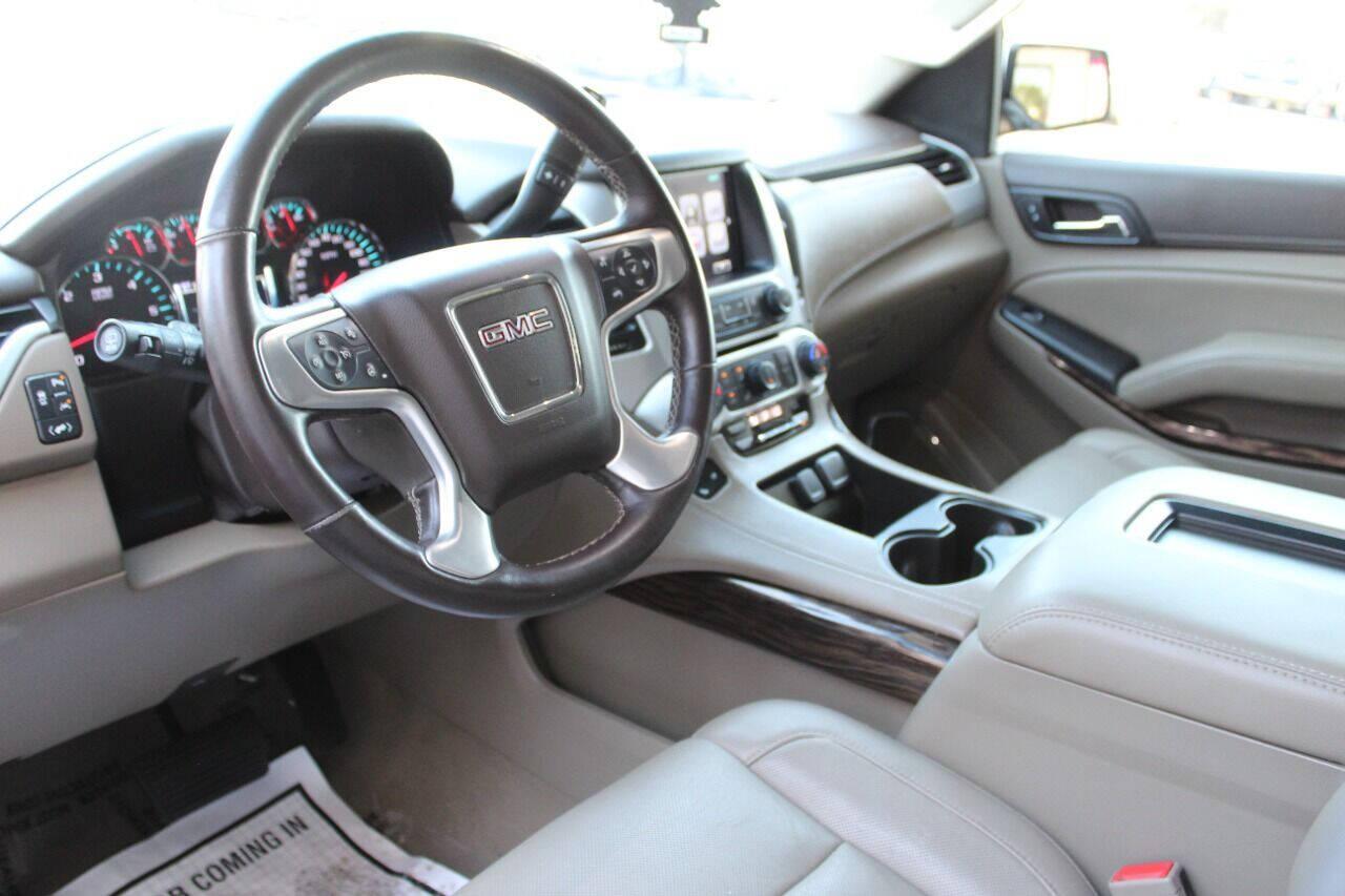 2019 White GMC Yukon XL SLT 2WD (1GKS1GKC3KR) with an 5.3L V8 5.3L V8 engine, Automatic 6-Speed transmission, located at 4301 NW 39th , Oklahoma City, OK, 73112, (405) 949-5600, 35.512135, -97.598671 - NO DRIVERS LICENCE NO-FULL COVERAGE INSURANCE-NO CREDIT CHECK. COME ON OVER TO SUPERSPORTS AND TAKE A LOOK AND TEST DRIVE. PLEASE GIVE US A CALL AT (405) 949-5600. NO LICENSIA DE MANEJAR- NO SEGURO DE COBERTURA TOTAL- NO VERIFICACCION DE CREDITO. POR FAVOR VENGAN A SUPERSPORTS, ECHE UN - Photo#16