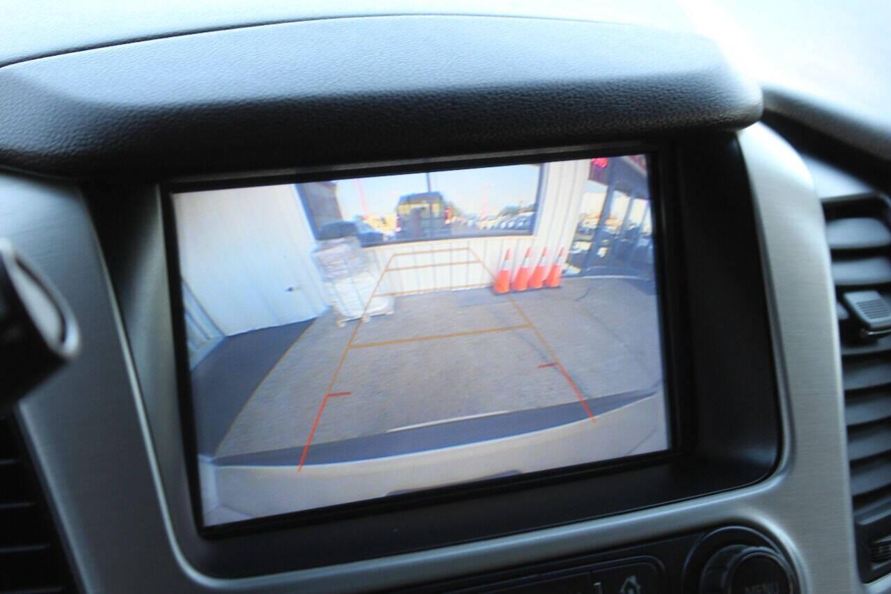 2019 White GMC Yukon XL SLT 2WD (1GKS1GKC3KR) with an 5.3L V8 5.3L V8 engine, Automatic 6-Speed transmission, located at 4301 NW 39th , Oklahoma City, OK, 73112, (405) 949-5600, 35.512135, -97.598671 - NO DRIVERS LICENCE NO-FULL COVERAGE INSURANCE-NO CREDIT CHECK. COME ON OVER TO SUPERSPORTS AND TAKE A LOOK AND TEST DRIVE. PLEASE GIVE US A CALL AT (405) 949-5600. NO LICENSIA DE MANEJAR- NO SEGURO DE COBERTURA TOTAL- NO VERIFICACCION DE CREDITO. POR FAVOR VENGAN A SUPERSPORTS, ECHE UN - Photo#19