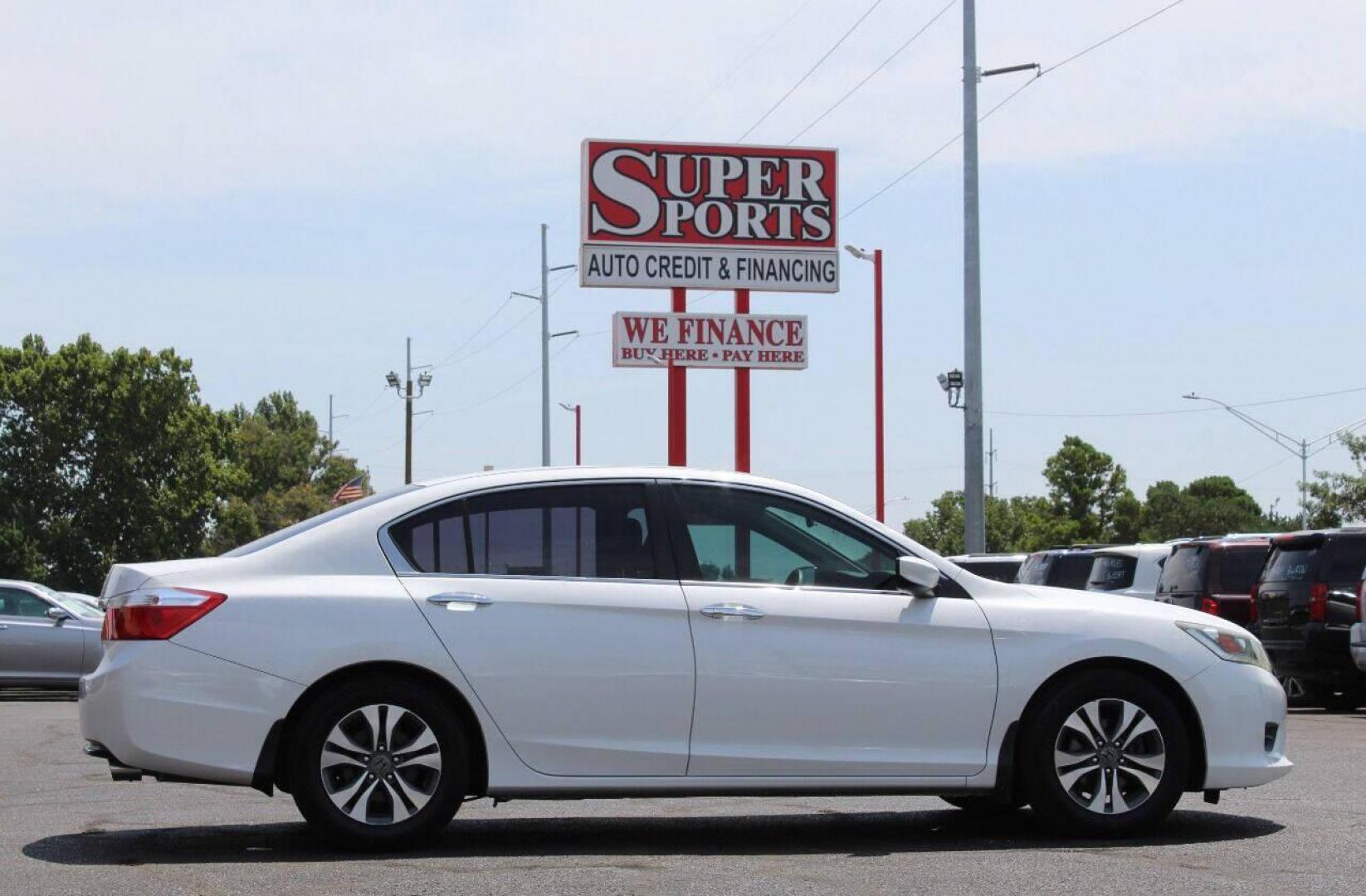 2015 White Honda Accord LX Sedan CVT (1HGCR2F33FA) with an 2.4L L4 DOHC 16V engine, Continuously Variable Transmission transmission, located at 4301 NW 39th , Oklahoma City, OK, 73112, (405) 949-5600, 35.512135, -97.598671 - Photo#27