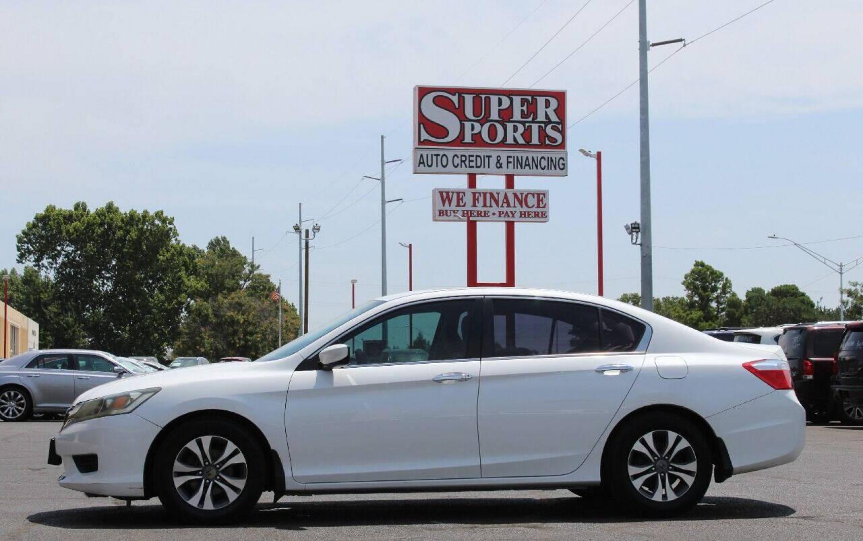 2015 White Honda Accord LX Sedan CVT (1HGCR2F33FA) with an 2.4L L4 DOHC 16V engine, Continuously Variable Transmission transmission, located at 4301 NW 39th , Oklahoma City, OK, 73112, (405) 949-5600, 35.512135, -97.598671 - Photo#20