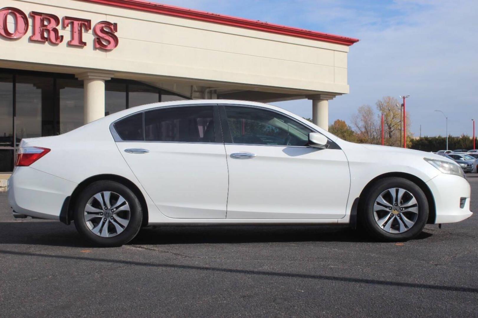 2015 White Honda Accord LX Sedan CVT (1HGCR2F33FA) with an 2.4L L4 DOHC 16V engine, Continuously Variable Transmission transmission, located at 4301 NW 39th , Oklahoma City, OK, 73112, (405) 949-5600, 35.512135, -97.598671 - Photo#3