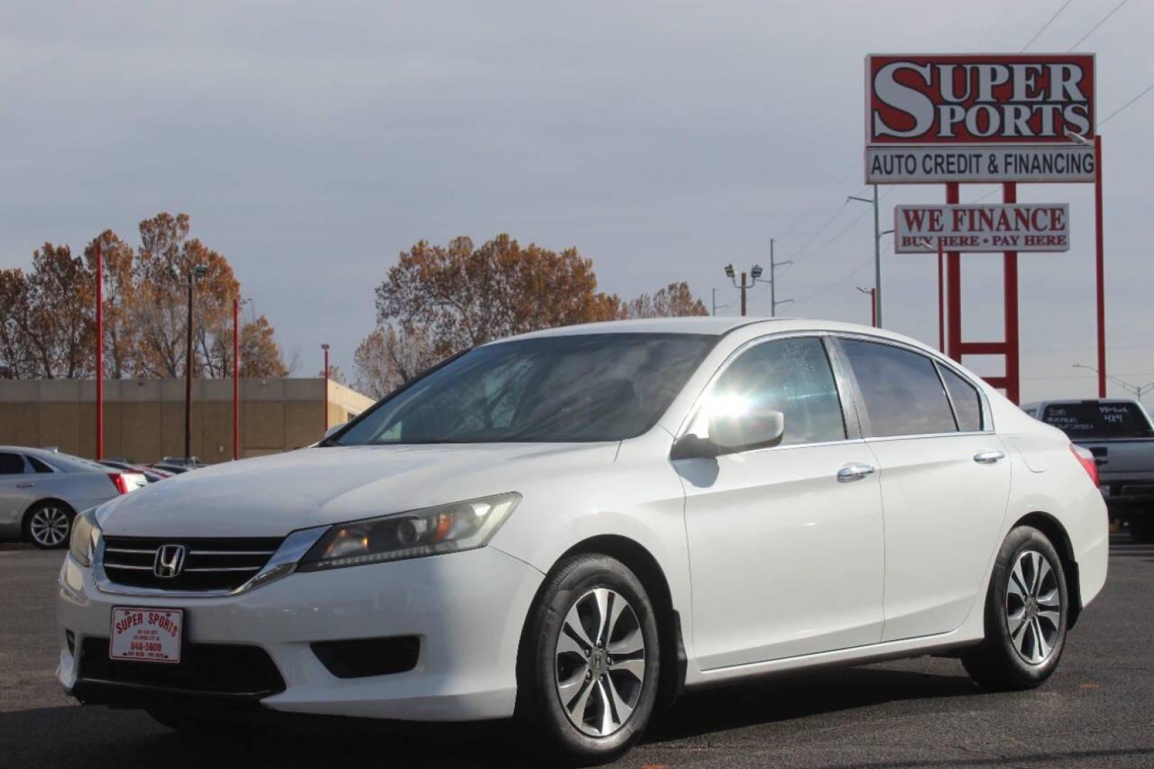 2015 White Honda Accord LX Sedan CVT (1HGCR2F33FA) with an 2.4L L4 DOHC 16V engine, Continuously Variable Transmission transmission, located at 4301 NW 39th , Oklahoma City, OK, 73112, (405) 949-5600, 35.512135, -97.598671 - Photo#7