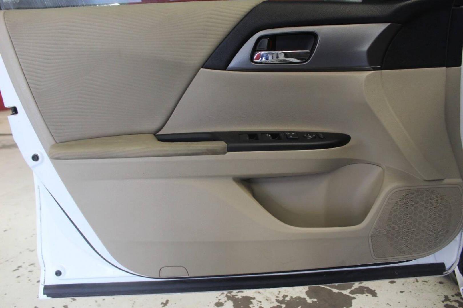 2015 White Honda Accord LX Sedan CVT (1HGCR2F33FA) with an 2.4L L4 DOHC 16V engine, Continuously Variable Transmission transmission, located at 4301 NW 39th , Oklahoma City, OK, 73112, (405) 949-5600, 35.512135, -97.598671 - Photo#17