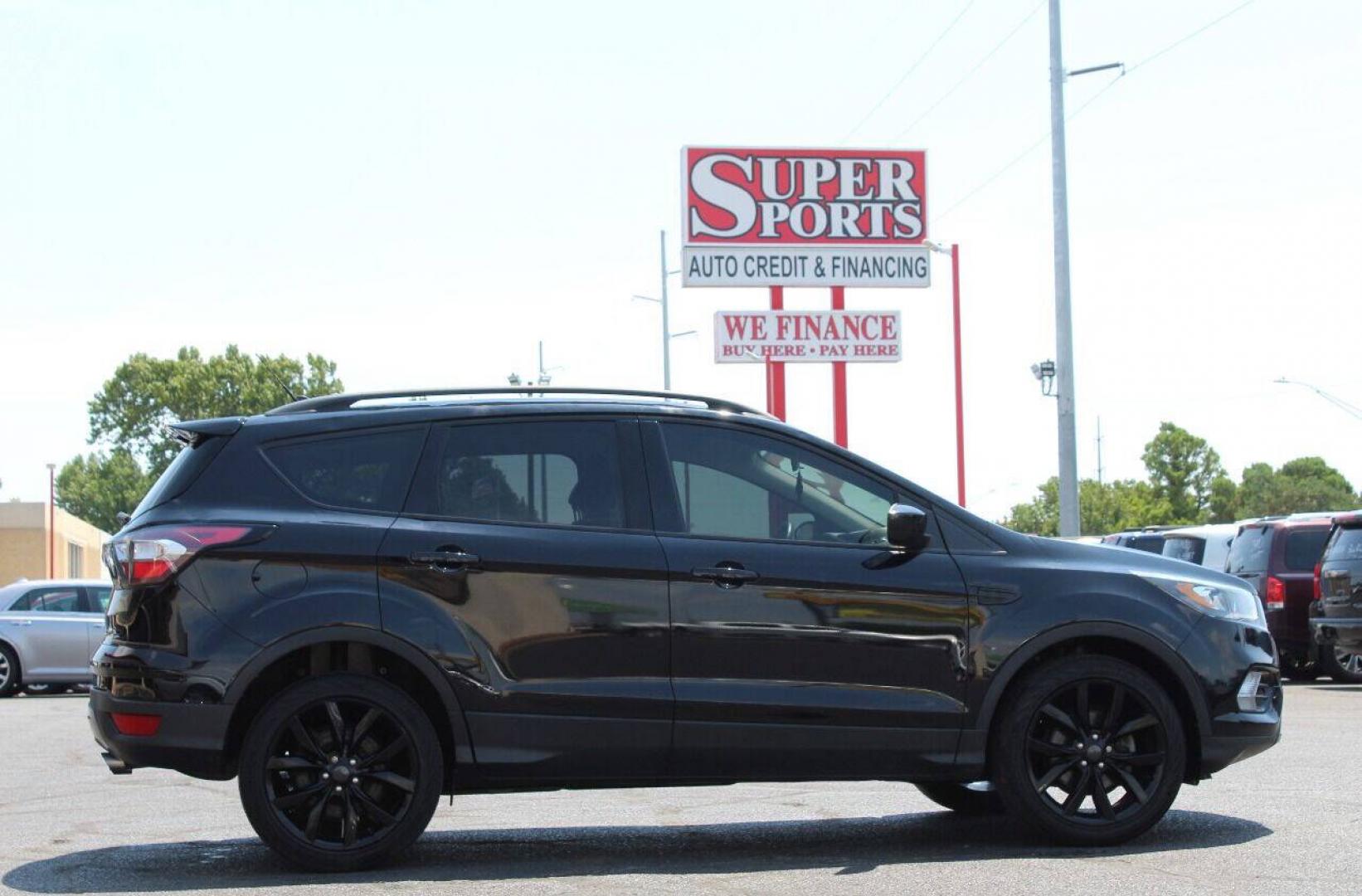 2018 Black Ford Escape SE FWD (1FMCU0GD5JU) with an 1.5L I4 Turbocharger 1.5L I4 engine, Automatic 6-Speed transmission, located at 4301 NW 39th , Oklahoma City, OK, 73112, (405) 949-5600, 35.512135, -97.598671 - NO DRIVERS LICENCE NO - FULL COVERAGE INSURANCE - NO CREDIT CHECK. COME ON OVER TO SUPERSPORTS AND TAKE A LOOK AND TEST DRIVE. PLEASE GIVE US A CALL AT (405) 949-5600. NO LICENCIA DE MANEJAR - NO SEGURO DE COBERTURA TOTAL- NO VERIFICACION DE CREDITO. POR FAVOR VENGAN A SUPERSPORTS, E- Photo#3