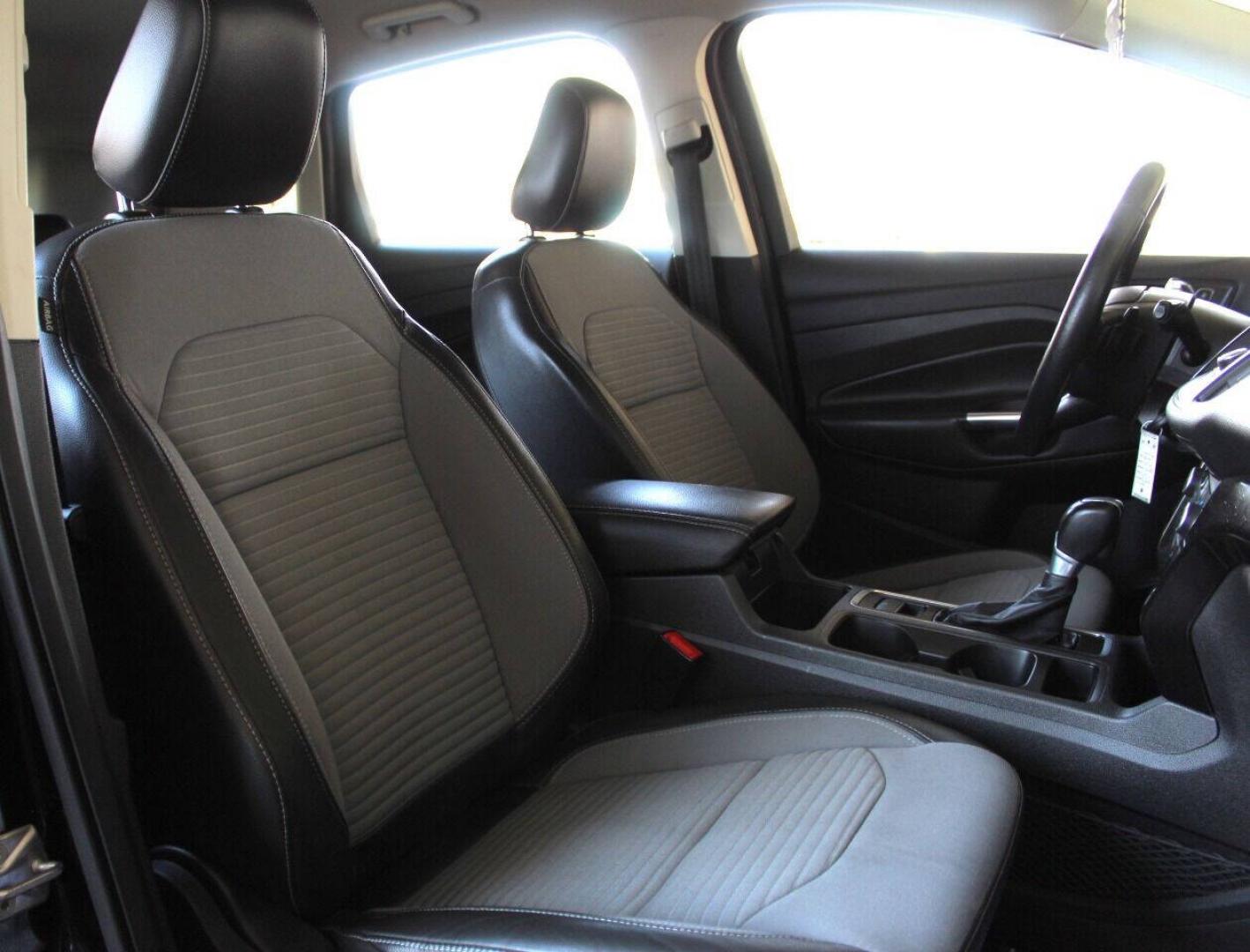 2018 Black Ford Escape SE FWD (1FMCU0GD5JU) with an 1.5L I4 Turbocharger 1.5L I4 engine, Automatic 6-Speed transmission, located at 4301 NW 39th , Oklahoma City, OK, 73112, (405) 949-5600, 35.512135, -97.598671 - NO DRIVERS LICENCE NO - FULL COVERAGE INSURANCE - NO CREDIT CHECK. COME ON OVER TO SUPERSPORTS AND TAKE A LOOK AND TEST DRIVE. PLEASE GIVE US A CALL AT (405) 949-5600. NO LICENCIA DE MANEJAR - NO SEGURO DE COBERTURA TOTAL- NO VERIFICACION DE CREDITO. POR FAVOR VENGAN A SUPERSPORTS, E- Photo#9
