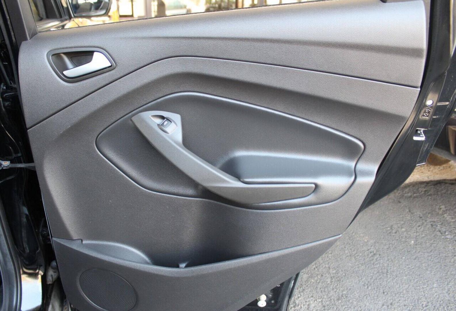 2018 Black Ford Escape SE FWD (1FMCU0GD5JU) with an 1.5L I4 Turbocharger 1.5L I4 engine, Automatic 6-Speed transmission, located at 4301 NW 39th , Oklahoma City, OK, 73112, (405) 949-5600, 35.512135, -97.598671 - NO DRIVERS LICENCE NO - FULL COVERAGE INSURANCE - NO CREDIT CHECK. COME ON OVER TO SUPERSPORTS AND TAKE A LOOK AND TEST DRIVE. PLEASE GIVE US A CALL AT (405) 949-5600. NO LICENCIA DE MANEJAR - NO SEGURO DE COBERTURA TOTAL- NO VERIFICACION DE CREDITO. POR FAVOR VENGAN A SUPERSPORTS, E- Photo#10