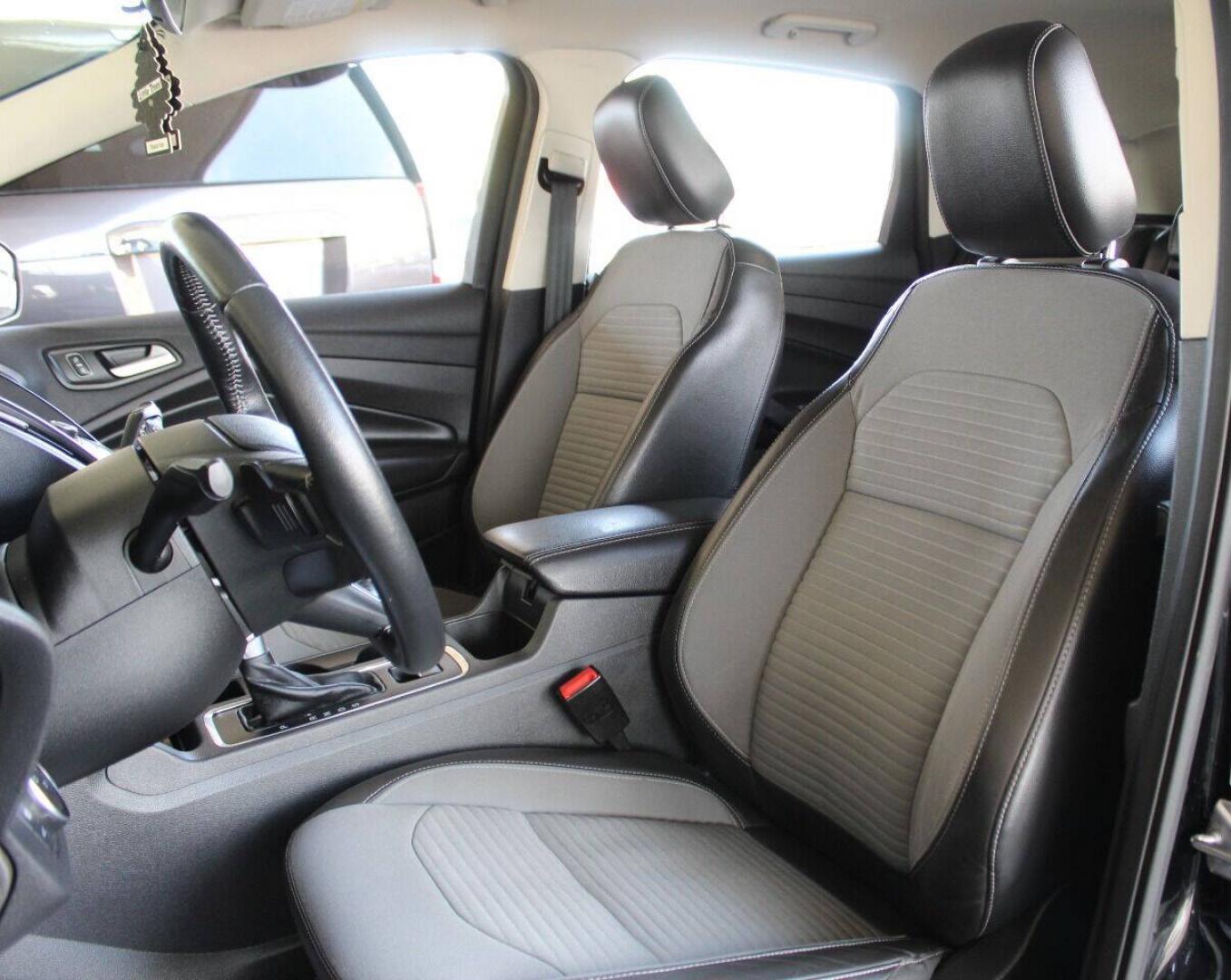 2018 Black Ford Escape SE FWD (1FMCU0GD5JU) with an 1.5L I4 Turbocharger 1.5L I4 engine, Automatic 6-Speed transmission, located at 4301 NW 39th , Oklahoma City, OK, 73112, (405) 949-5600, 35.512135, -97.598671 - NO DRIVERS LICENCE NO - FULL COVERAGE INSURANCE - NO CREDIT CHECK. COME ON OVER TO SUPERSPORTS AND TAKE A LOOK AND TEST DRIVE. PLEASE GIVE US A CALL AT (405) 949-5600. NO LICENCIA DE MANEJAR - NO SEGURO DE COBERTURA TOTAL- NO VERIFICACION DE CREDITO. POR FAVOR VENGAN A SUPERSPORTS, E- Photo#16