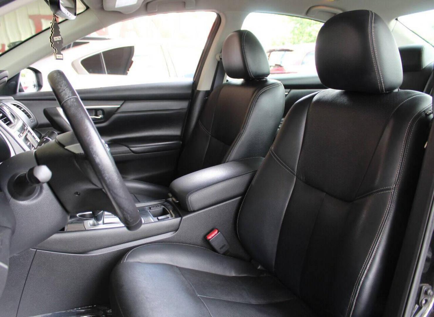 2018 Black Nissan Altima 2.5 (1N4AL3AP2JC) with an 2.5L L4 DOHC 16V engine, CVT transmission, located at 4301 NW 39th , Oklahoma City, OK, 73112, (405) 949-5600, 35.512135, -97.598671 - NO DRIVERS LICENSE - NO FULL COVERAGE INSURANCE - NO CREDIT CHECK. COME ON OVER TO SUPERSPORTS AND TAKE A LOOK AND TEST DRIVE. PLEASE GIVE US A CALL AT (405) 949-5600. NO LICENCIA DE MANEJAR - NO SEGURO DE COBERTURA TOTAL - NO VERIFICACION DE CREDITO. POR FAVOR VENGAN A SUPERSPORTS, ECH - Photo#16