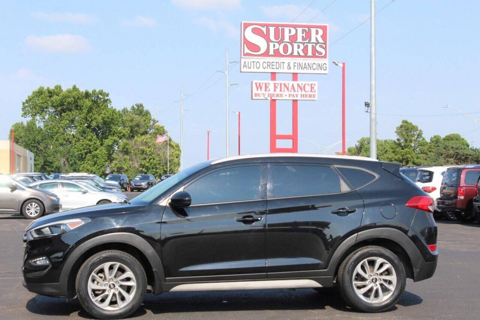 2017 Gray /gray Hyundai Tucson SE w/Preferred Package (KM8J33A46HU) with an 2.0L L4 DOHC 16V engine, 6A transmission, located at 4301 NW 39th , Oklahoma City, OK, 73112, (405) 949-5600, 35.512135, -97.598671 - NO DRIVERS LICENCE NO-FULL COVERAGE INSURANCE-NO CREDIT CHECK. COME ON OVER TO SUPERSPORTS AND TAKE A LOOK AND TEST DRIVE. PLEASE GIVE US A CALL AT (405) 949-5600. NO LICENSIA DE MANEJAR- NO SEGURO DE COBERTURA TOTAL- NO VERIFICACCION DE CREDITO. POR FAVOR VENGAN A SUPERSPORTS, ECHE UN - Photo#6