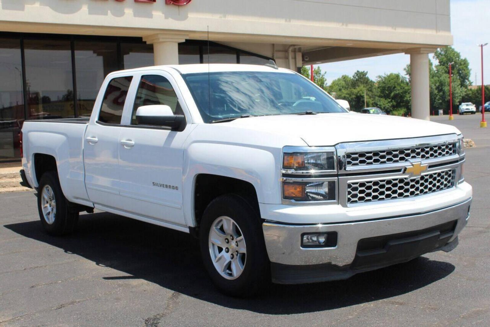 2015 White Chevrolet Silverado 1500 LT Double Cab 2WD (1GCRCREC4FZ) with an 5.3L V8 OHV 16V engine, 6-Speed Automatic transmission, located at 4301 NW 39th , Oklahoma City, OK, 73112, (405) 949-5600, 35.512135, -97.598671 - NO DRIVERS LICENCE NO-FULL COVERAGE INSURANCE-NO CREDIT CHECK. COME ON OVER TO SUPERSPORTS AND TAKE A LOOK AND TEST DRIVE. PLEASE GIVE US A CALL AT (405) 949-5600. NO LICENSIA DE MANEJAR- NO SEGURO DE COBERTURA TOTAL- NO VERIFICACCION DE CREDITO. POR FAVOR VENGAN A SUPERSPORTS, ECHE UN - Photo#9