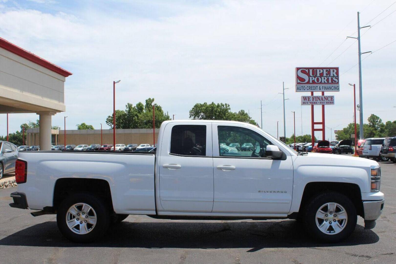 2015 White Chevrolet Silverado 1500 LT Double Cab 2WD (1GCRCREC4FZ) with an 5.3L V8 OHV 16V engine, 6-Speed Automatic transmission, located at 4301 NW 39th , Oklahoma City, OK, 73112, (405) 949-5600, 35.512135, -97.598671 - NO DRIVERS LICENCE NO-FULL COVERAGE INSURANCE-NO CREDIT CHECK. COME ON OVER TO SUPERSPORTS AND TAKE A LOOK AND TEST DRIVE. PLEASE GIVE US A CALL AT (405) 949-5600. NO LICENSIA DE MANEJAR- NO SEGURO DE COBERTURA TOTAL- NO VERIFICACCION DE CREDITO. POR FAVOR VENGAN A SUPERSPORTS, ECHE UN - Photo#12