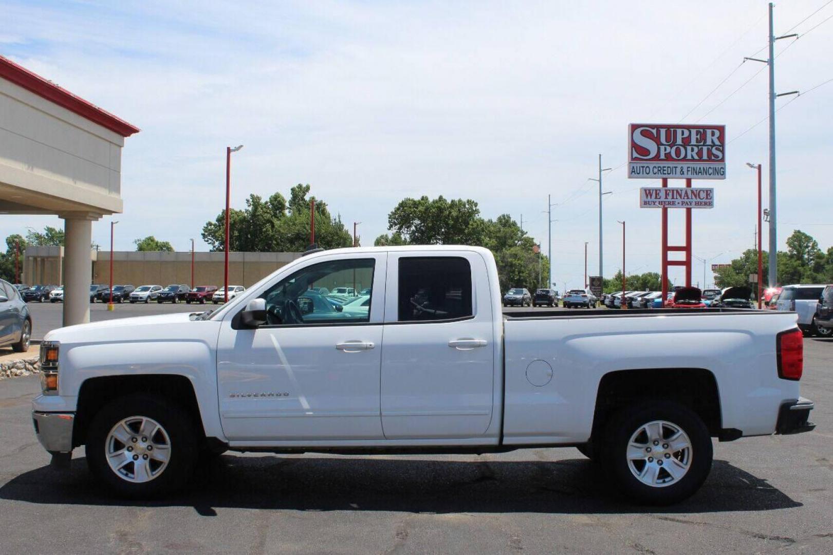 2015 White Chevrolet Silverado 1500 LT Double Cab 2WD (1GCRCREC4FZ) with an 5.3L V8 OHV 16V engine, 6-Speed Automatic transmission, located at 4301 NW 39th , Oklahoma City, OK, 73112, (405) 949-5600, 35.512135, -97.598671 - NO DRIVERS LICENCE NO-FULL COVERAGE INSURANCE-NO CREDIT CHECK. COME ON OVER TO SUPERSPORTS AND TAKE A LOOK AND TEST DRIVE. PLEASE GIVE US A CALL AT (405) 949-5600. NO LICENSIA DE MANEJAR- NO SEGURO DE COBERTURA TOTAL- NO VERIFICACCION DE CREDITO. POR FAVOR VENGAN A SUPERSPORTS, ECHE UN - Photo#14