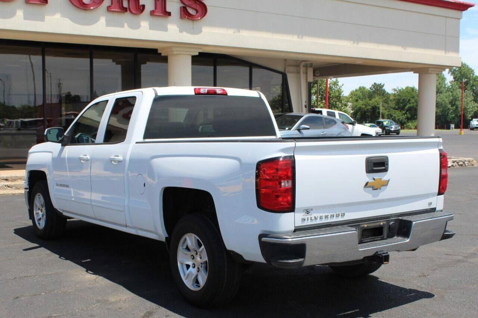 2015 White Chevrolet Silverado 1500 LT Double Cab 2WD (1GCRCREC4FZ) with an 5.3L V8 OHV 16V engine, 6-Speed Automatic transmission, located at 4301 NW 39th , Oklahoma City, OK, 73112, (405) 949-5600, 35.512135, -97.598671 - NO DRIVERS LICENCE NO-FULL COVERAGE INSURANCE-NO CREDIT CHECK. COME ON OVER TO SUPERSPORTS AND TAKE A LOOK AND TEST DRIVE. PLEASE GIVE US A CALL AT (405) 949-5600. NO LICENSIA DE MANEJAR- NO SEGURO DE COBERTURA TOTAL- NO VERIFICACCION DE CREDITO. POR FAVOR VENGAN A SUPERSPORTS, ECHE UN - Photo#15