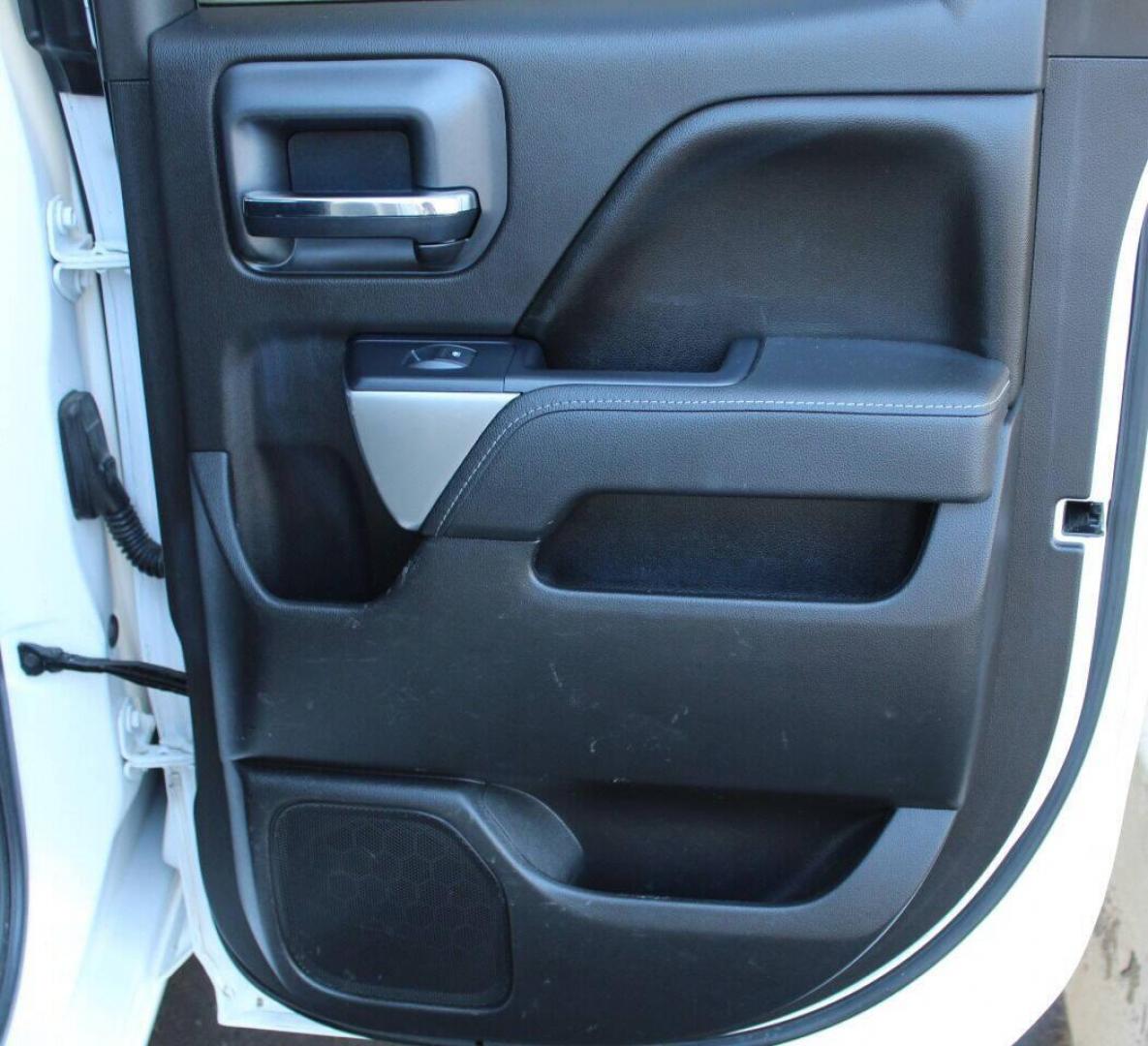 2015 White Chevrolet Silverado 1500 LT Double Cab 2WD (1GCRCREC4FZ) with an 5.3L V8 OHV 16V engine, 6-Speed Automatic transmission, located at 4301 NW 39th , Oklahoma City, OK, 73112, (405) 949-5600, 35.512135, -97.598671 - NO DRIVERS LICENCE NO-FULL COVERAGE INSURANCE-NO CREDIT CHECK. COME ON OVER TO SUPERSPORTS AND TAKE A LOOK AND TEST DRIVE. PLEASE GIVE US A CALL AT (405) 949-5600. NO LICENSIA DE MANEJAR- NO SEGURO DE COBERTURA TOTAL- NO VERIFICACCION DE CREDITO. POR FAVOR VENGAN A SUPERSPORTS, ECHE UN - Photo#21